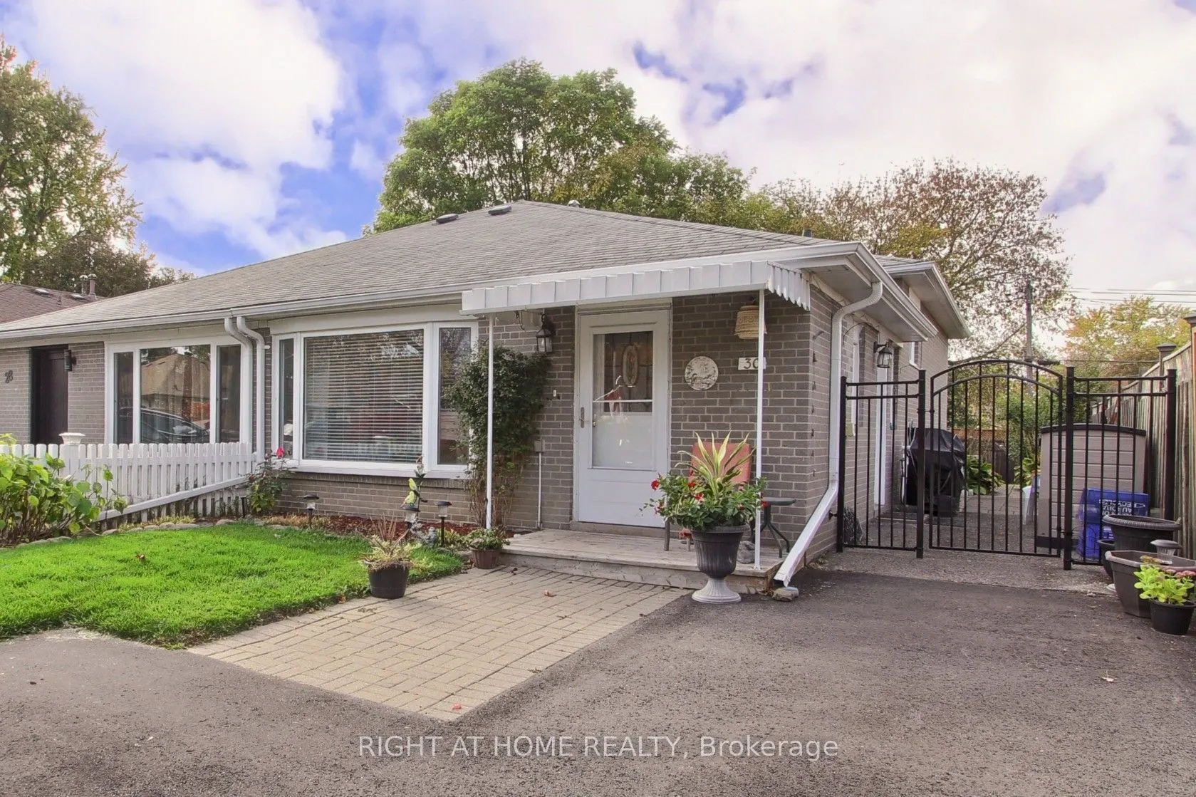 30 Kitimat Crescent