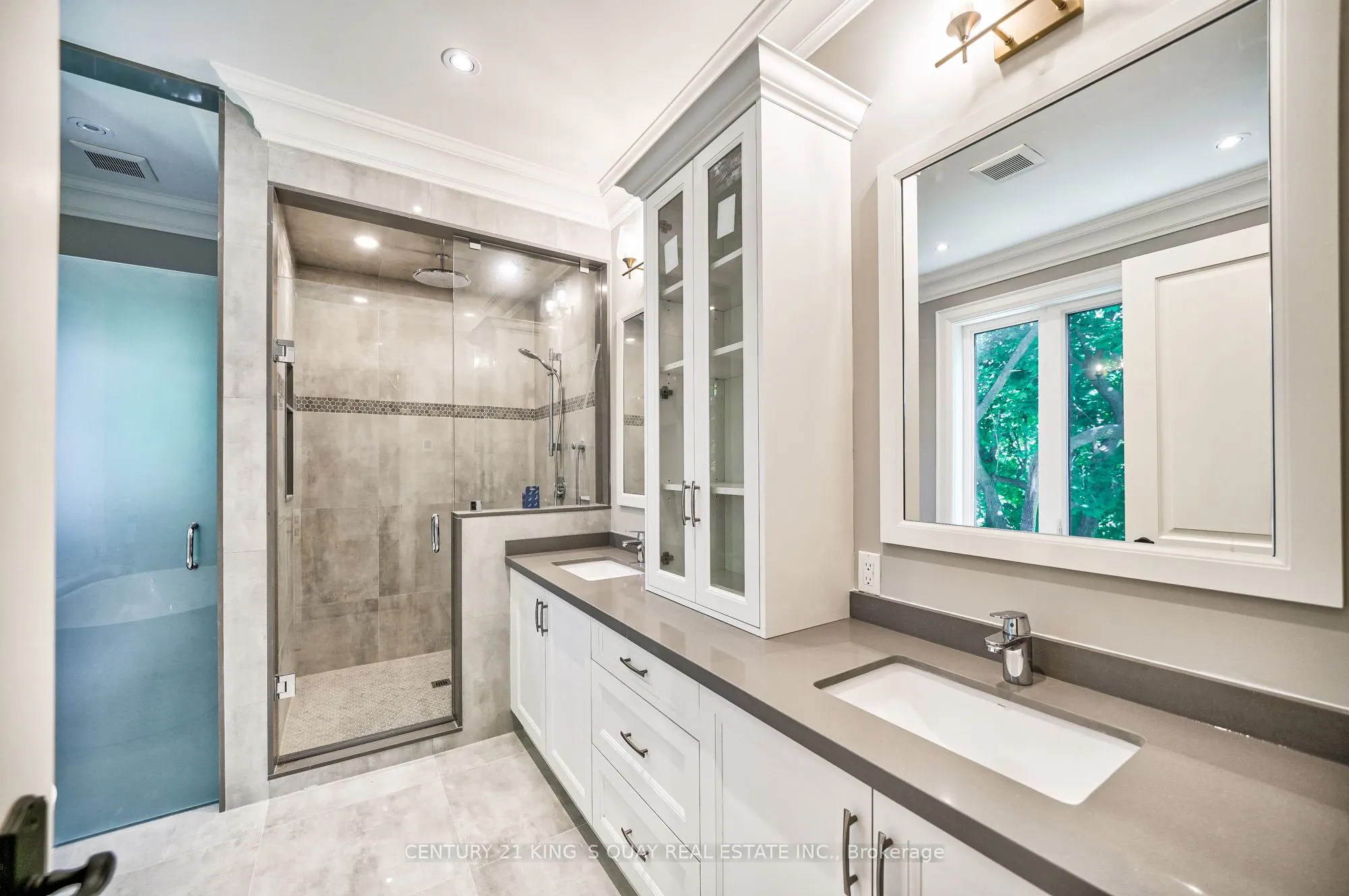 82 Cartier Crescent