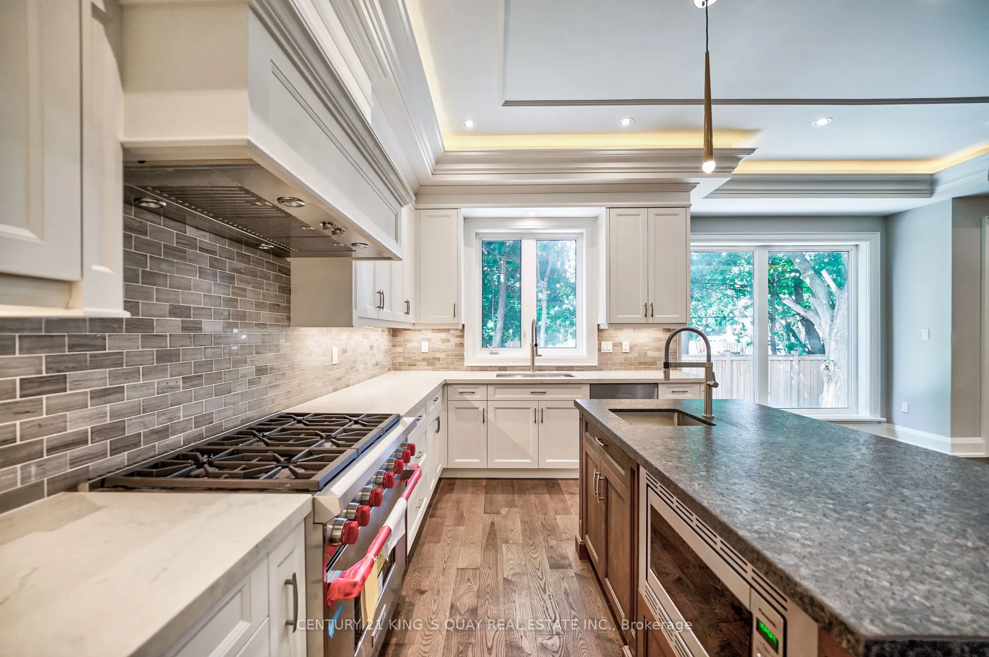 82 Cartier Crescent