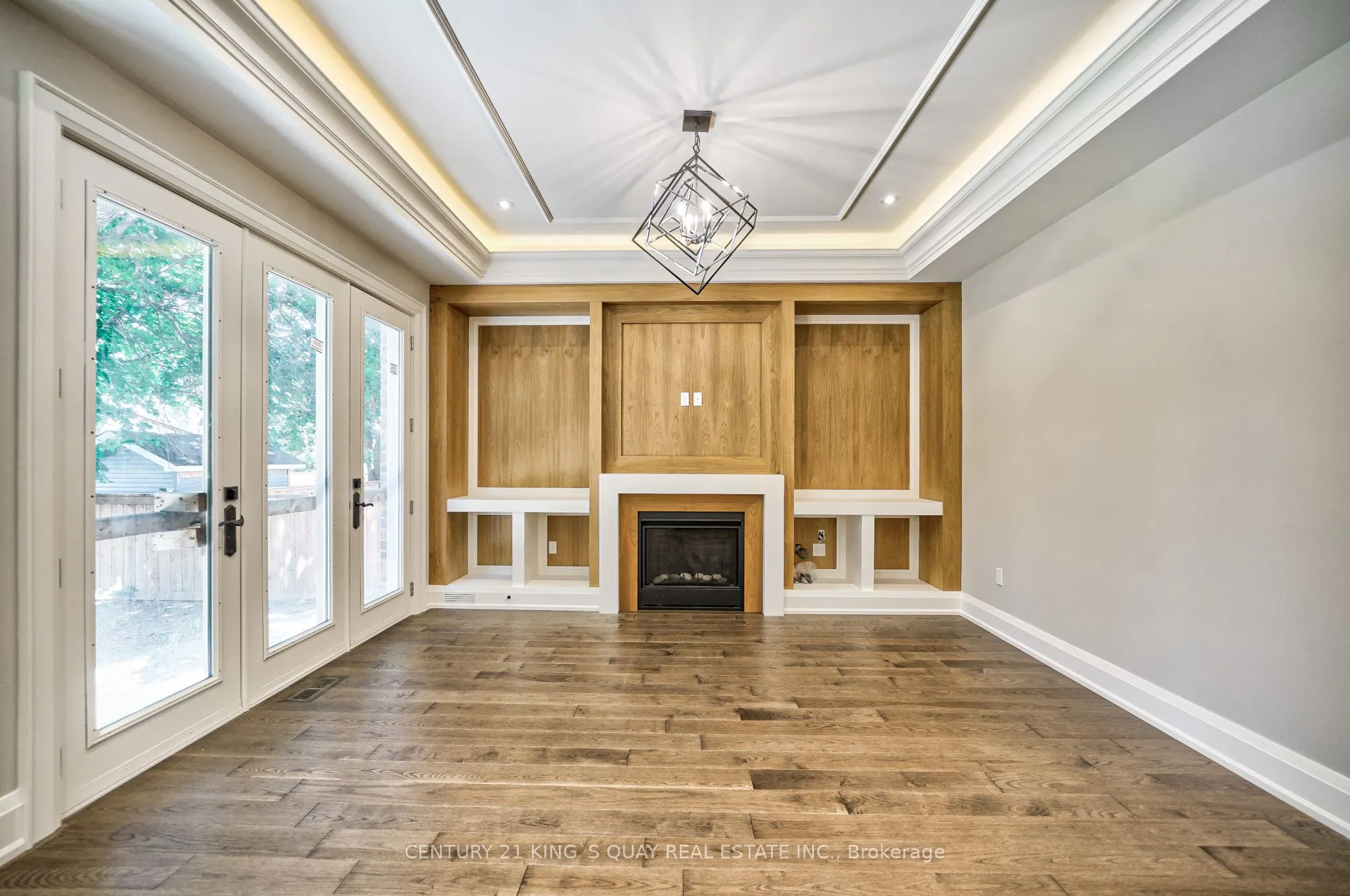 82 Cartier Crescent