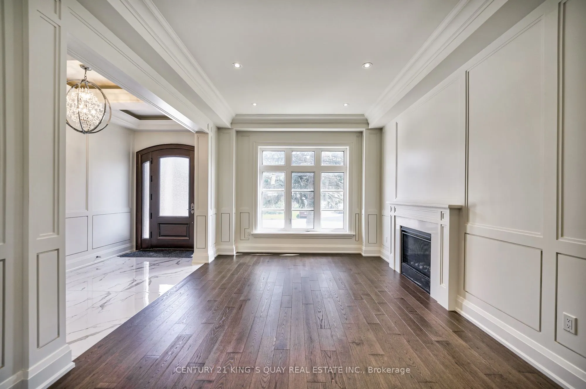 82 Cartier Crescent