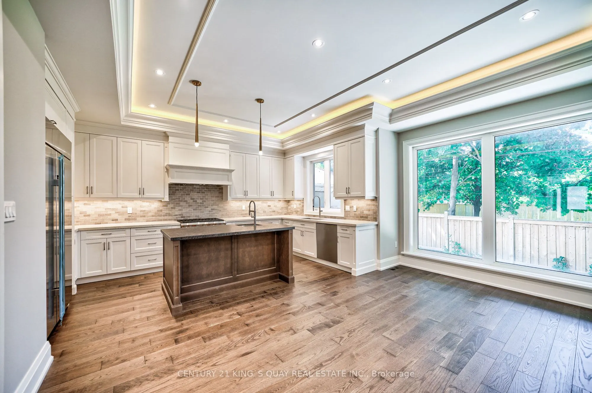 82 Cartier Crescent