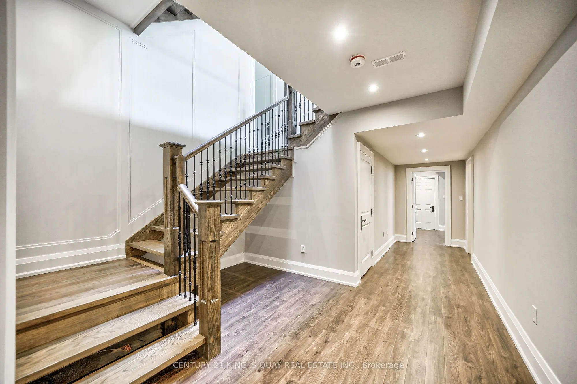 82 Cartier Crescent