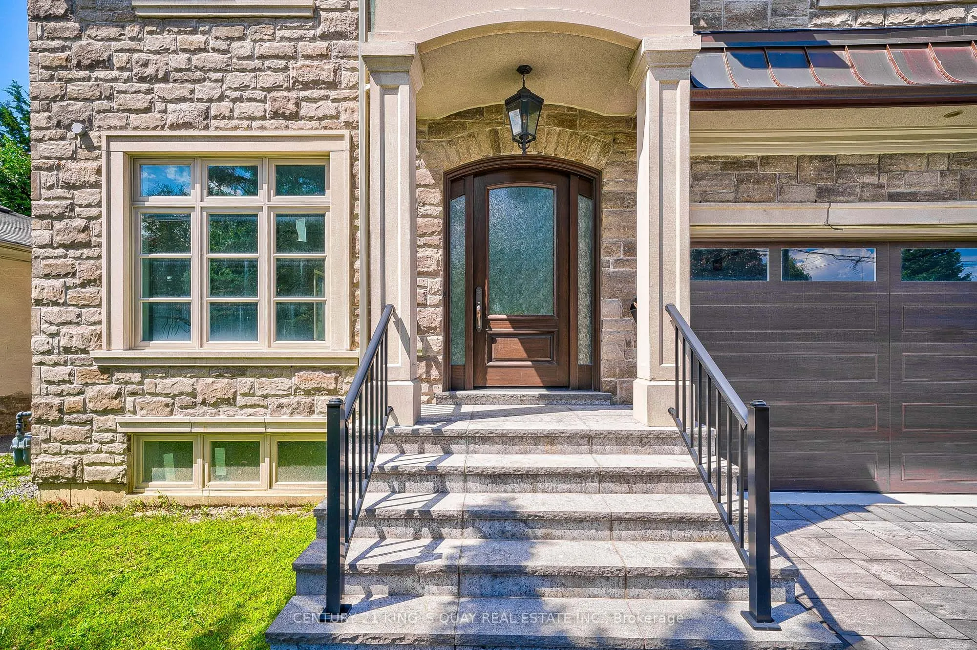 82 Cartier Crescent
