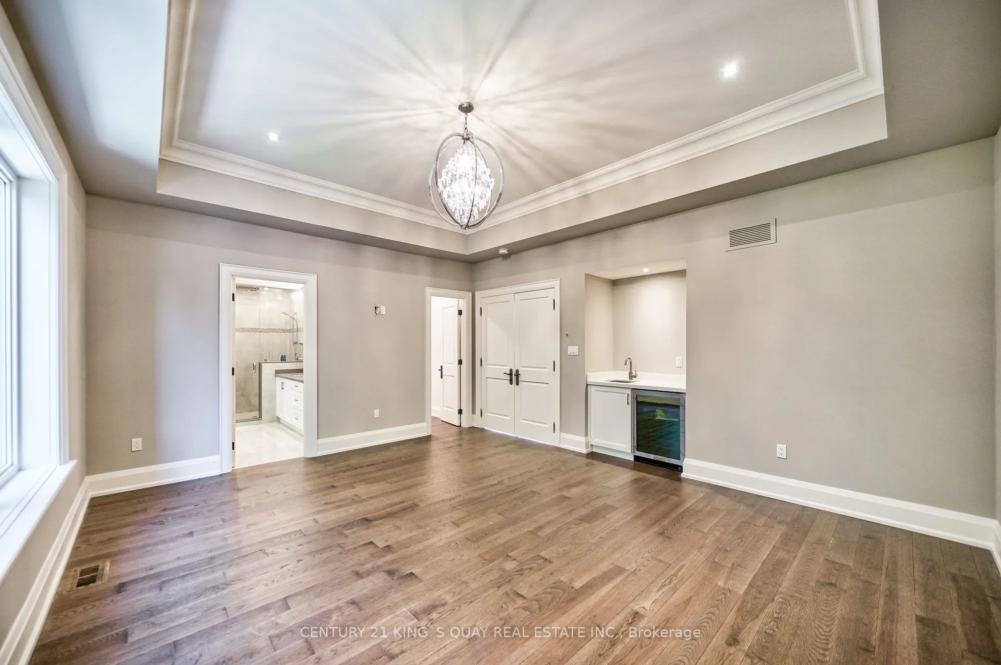 82 Cartier Crescent
