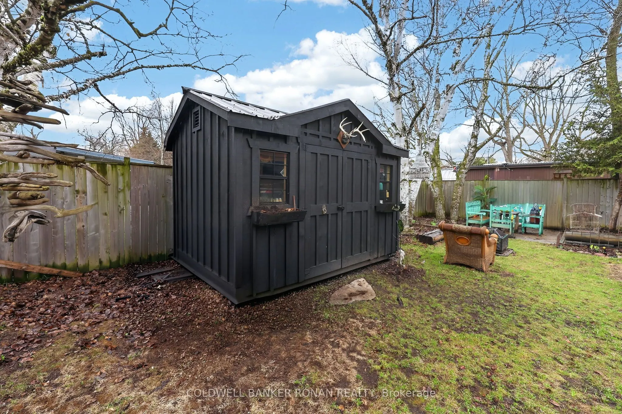 87 Wellington Street E