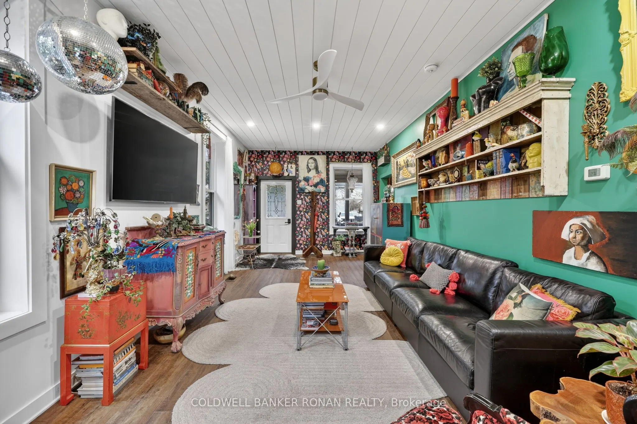 87 Wellington Street E