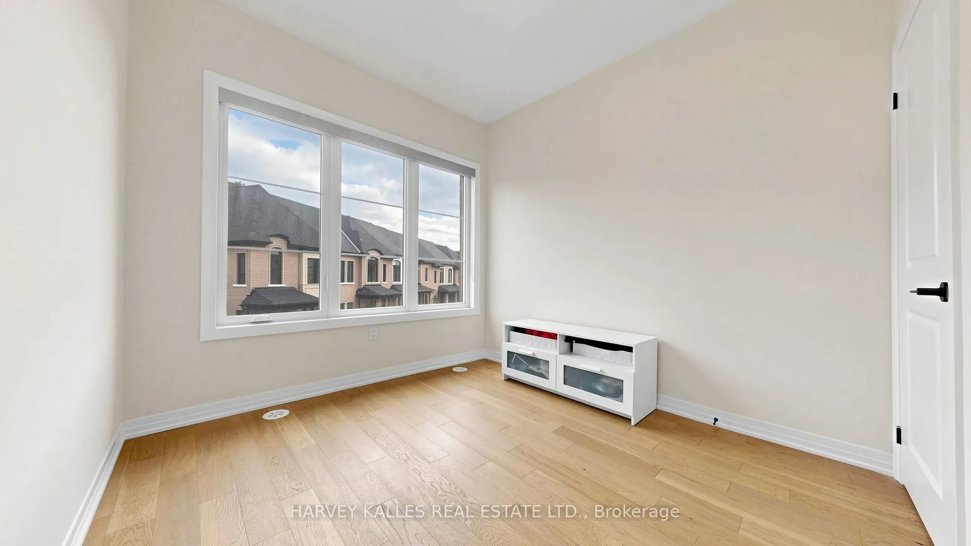 44 De La Roche Drive