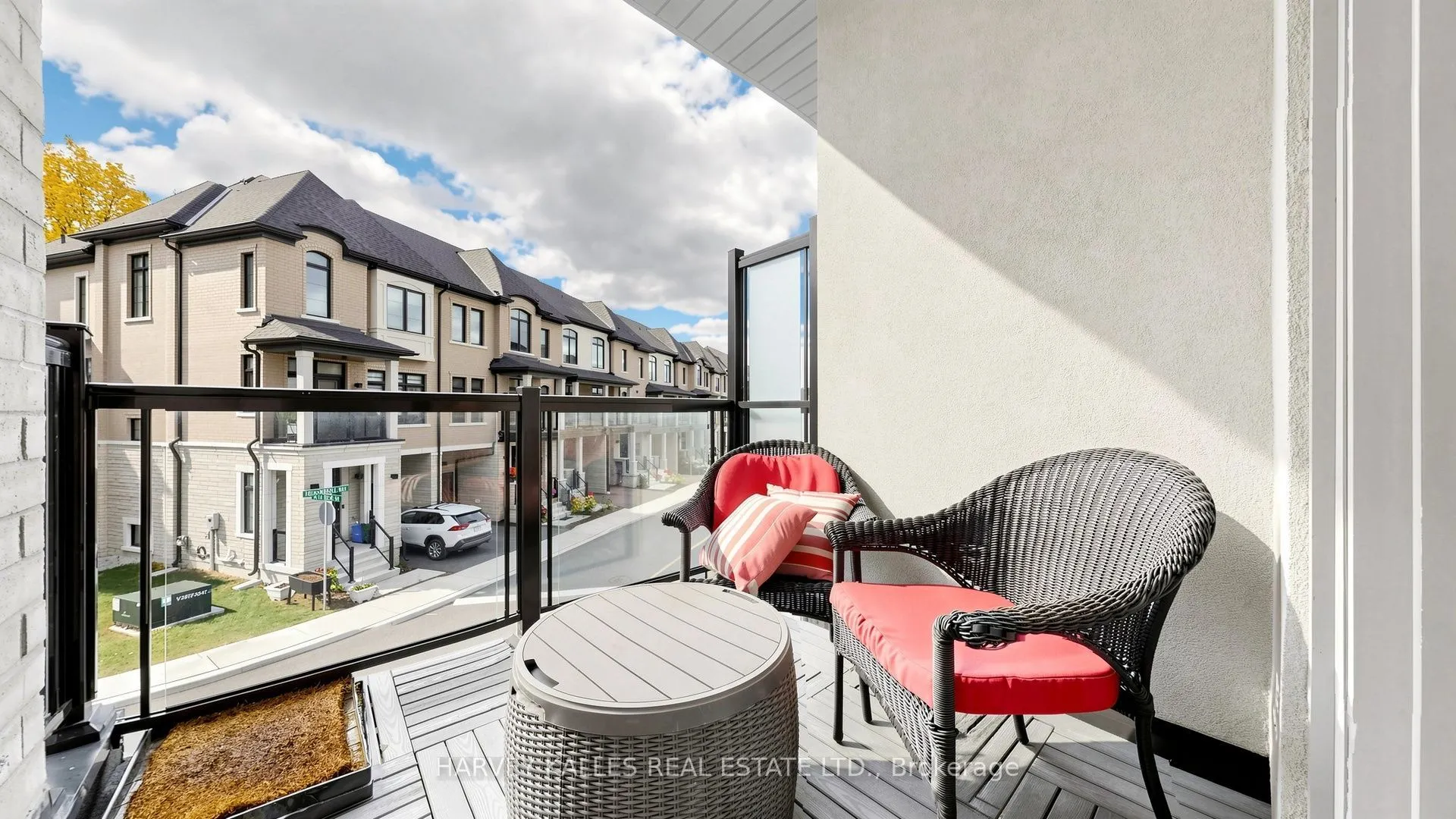 44 De La Roche Drive