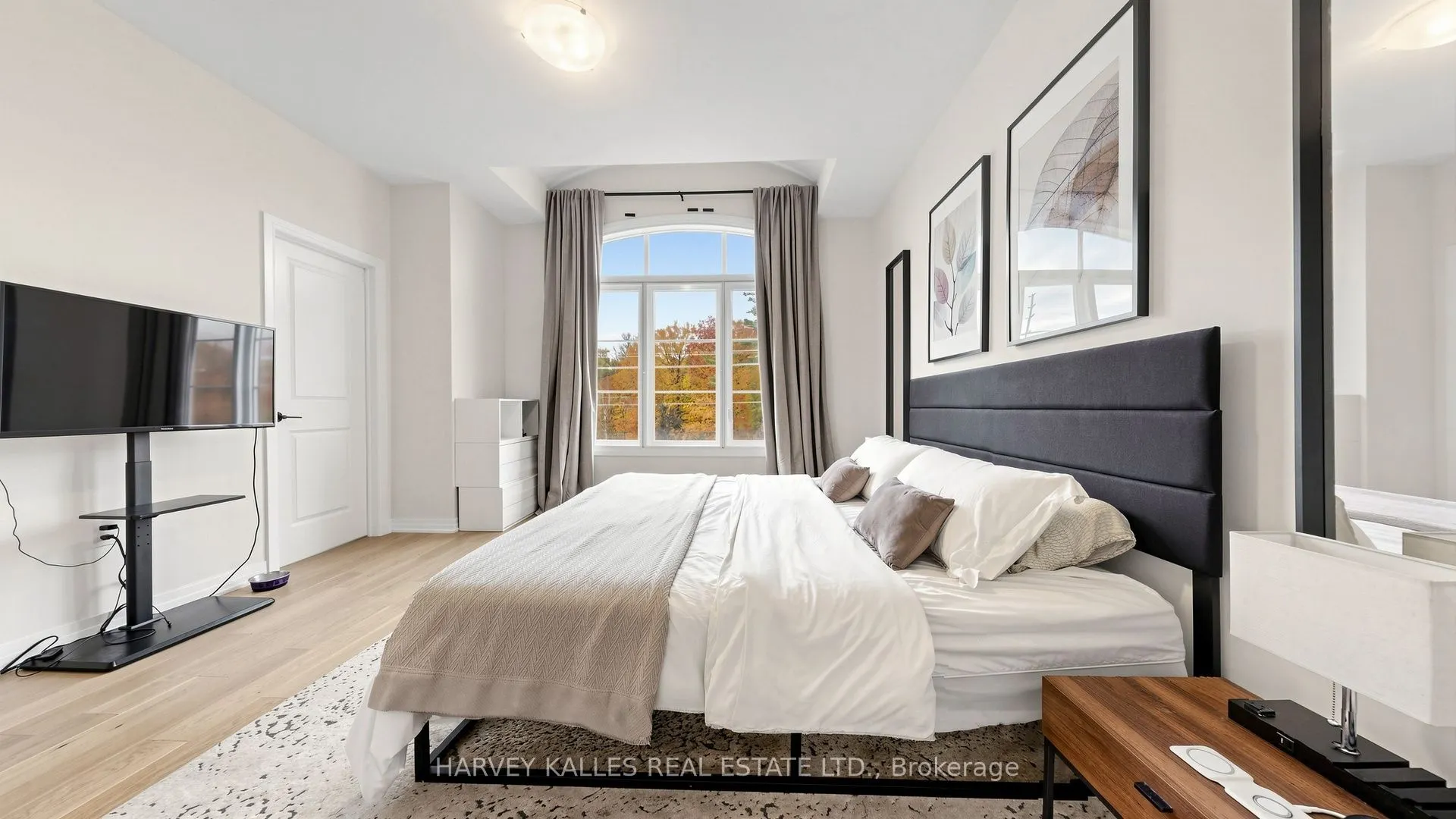 44 De La Roche Drive