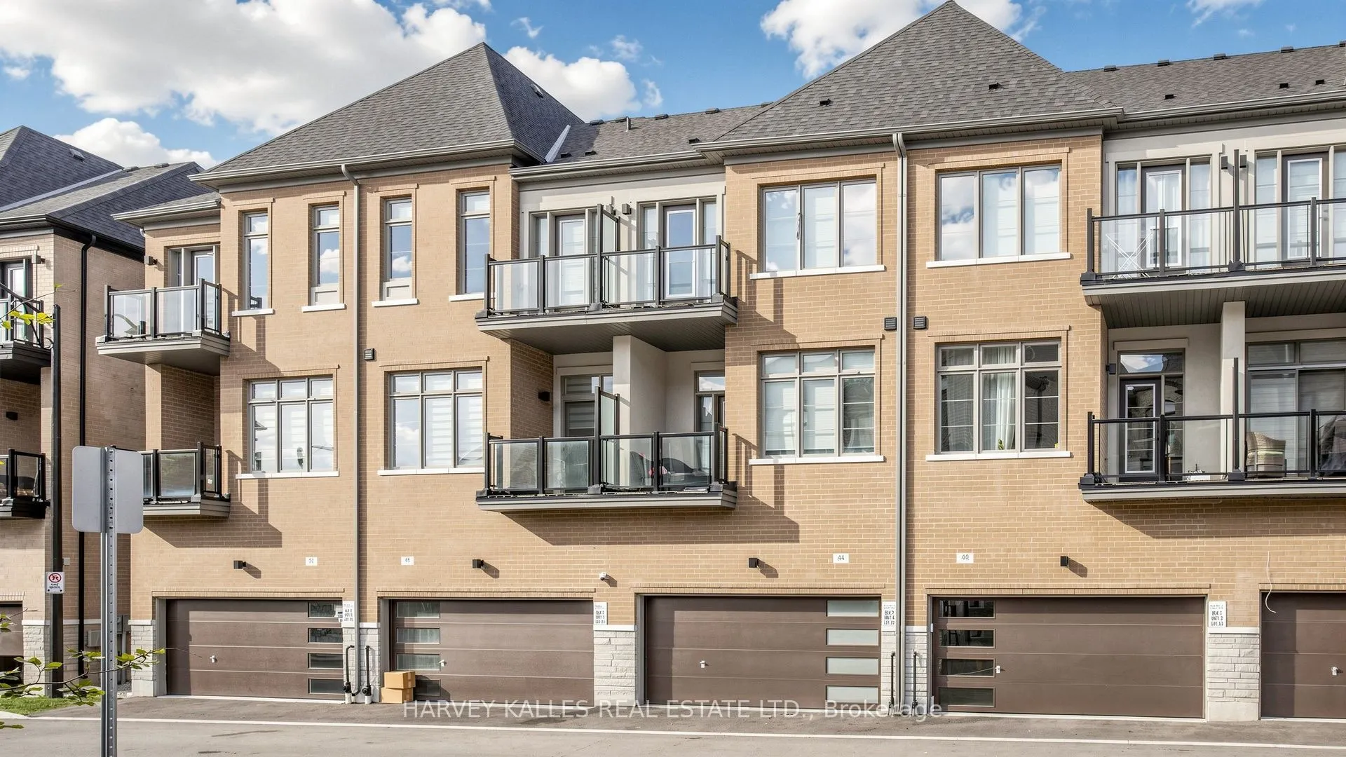 44 De La Roche Drive