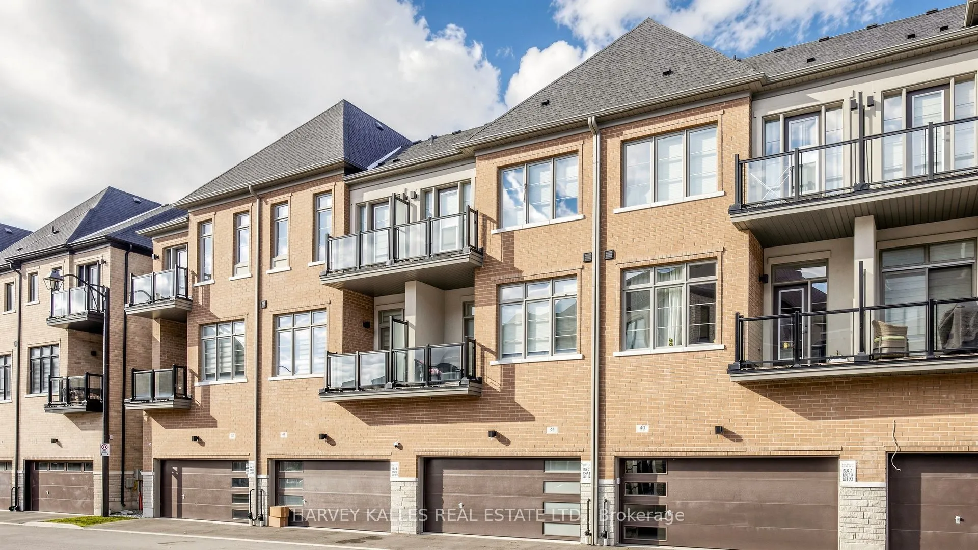44 De La Roche Drive