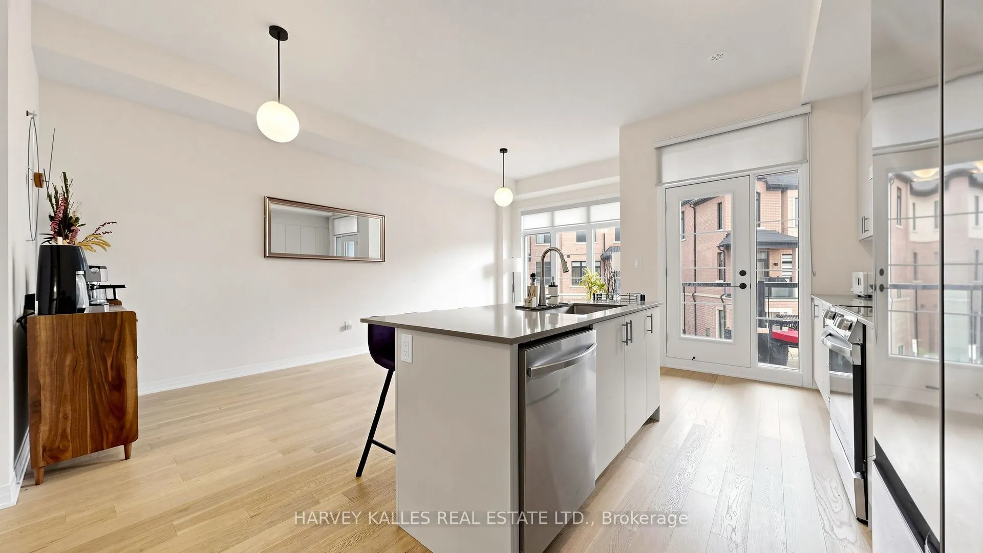 44 De La Roche Drive