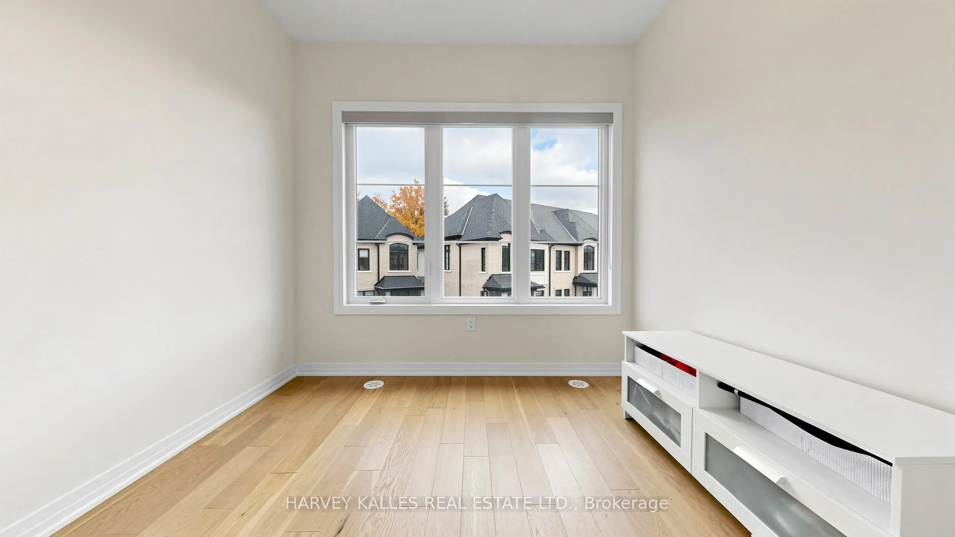 44 De La Roche Drive