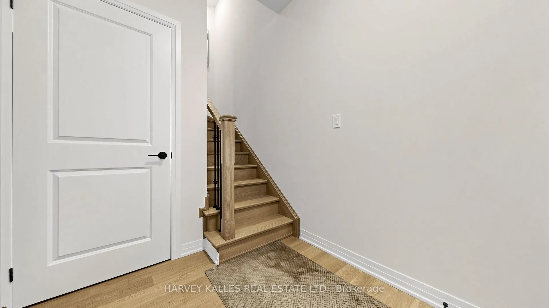 44 De La Roche Drive