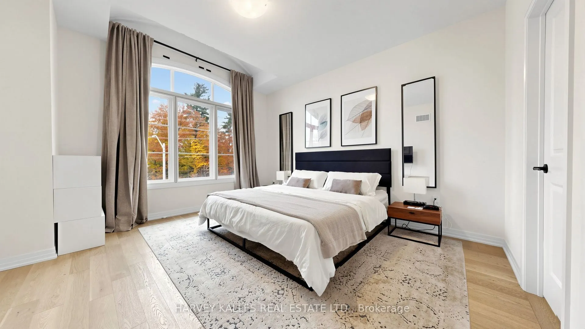 44 De La Roche Drive