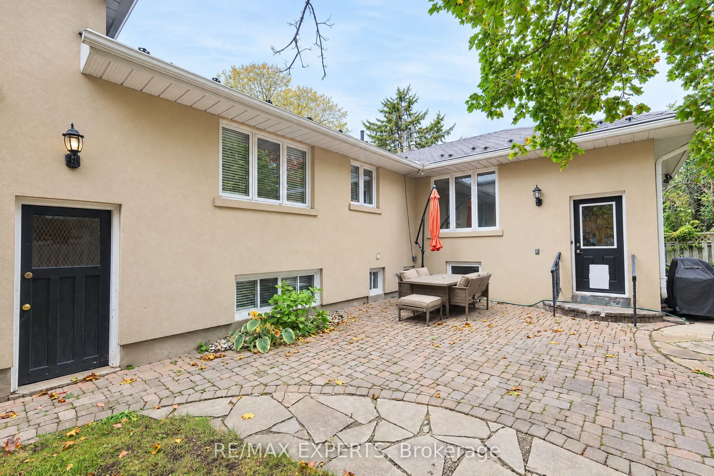 11 Knollside Drive