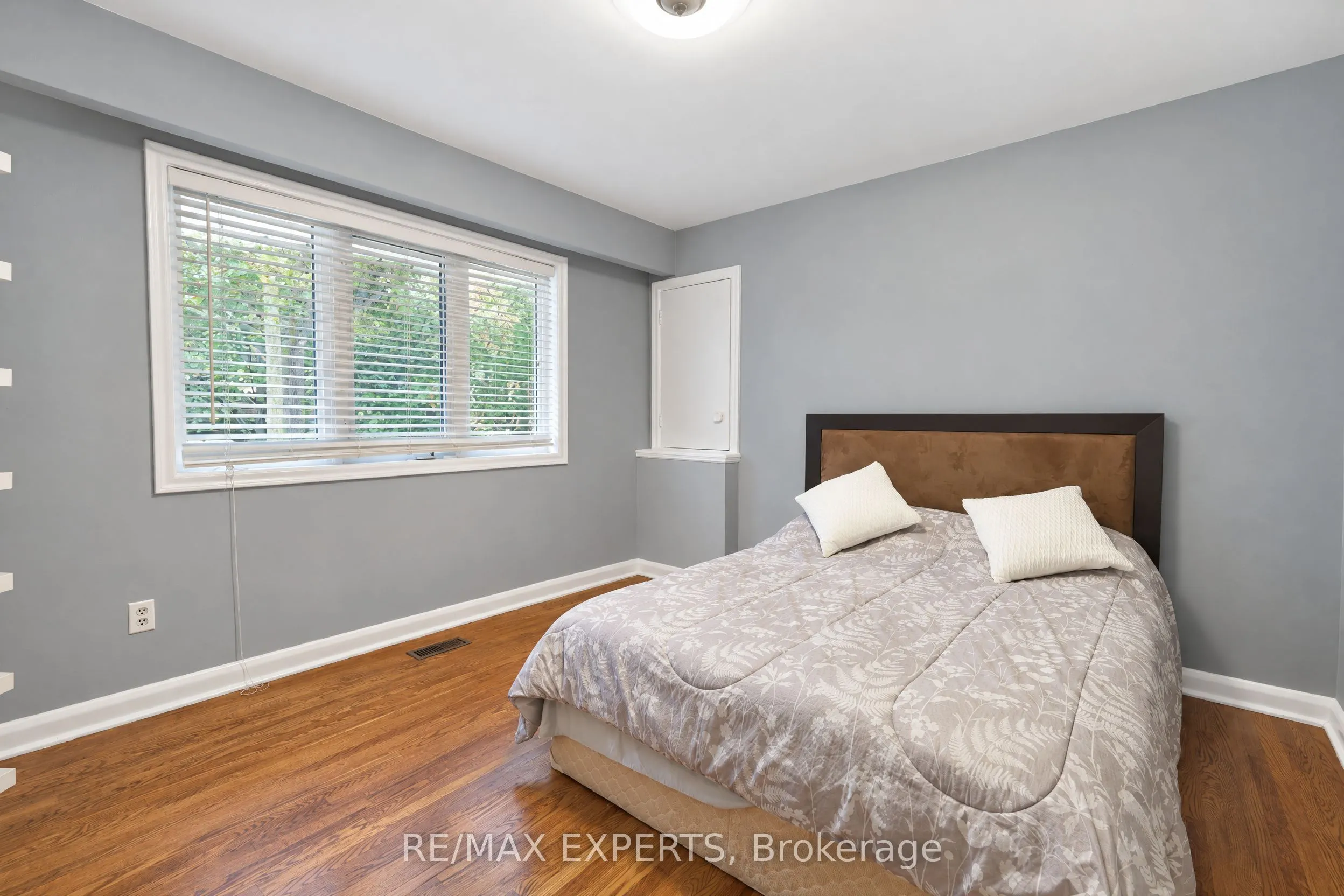 11 Knollside Drive
