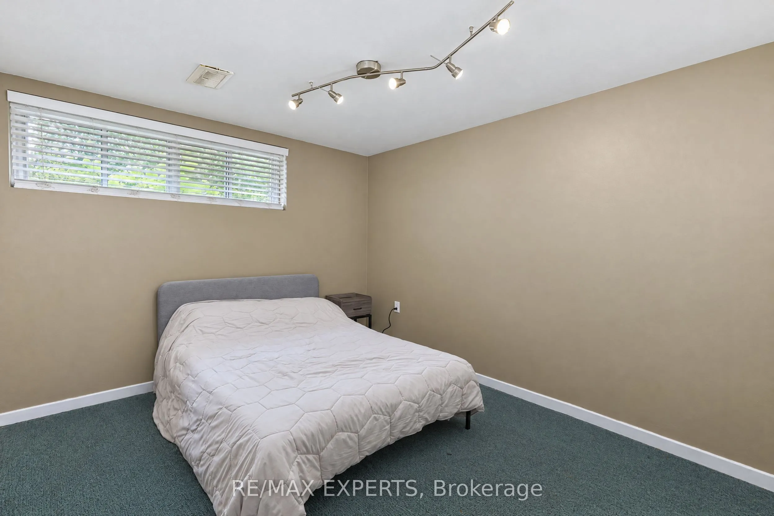 11 Knollside Drive