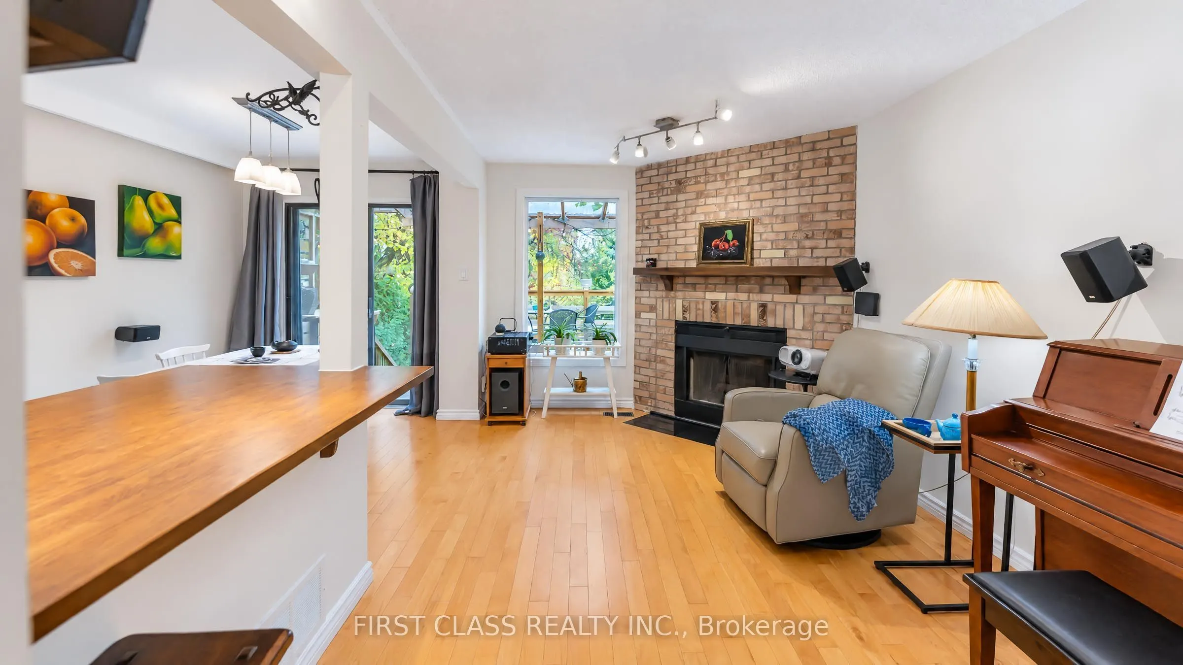 48 Cottonwood Court
