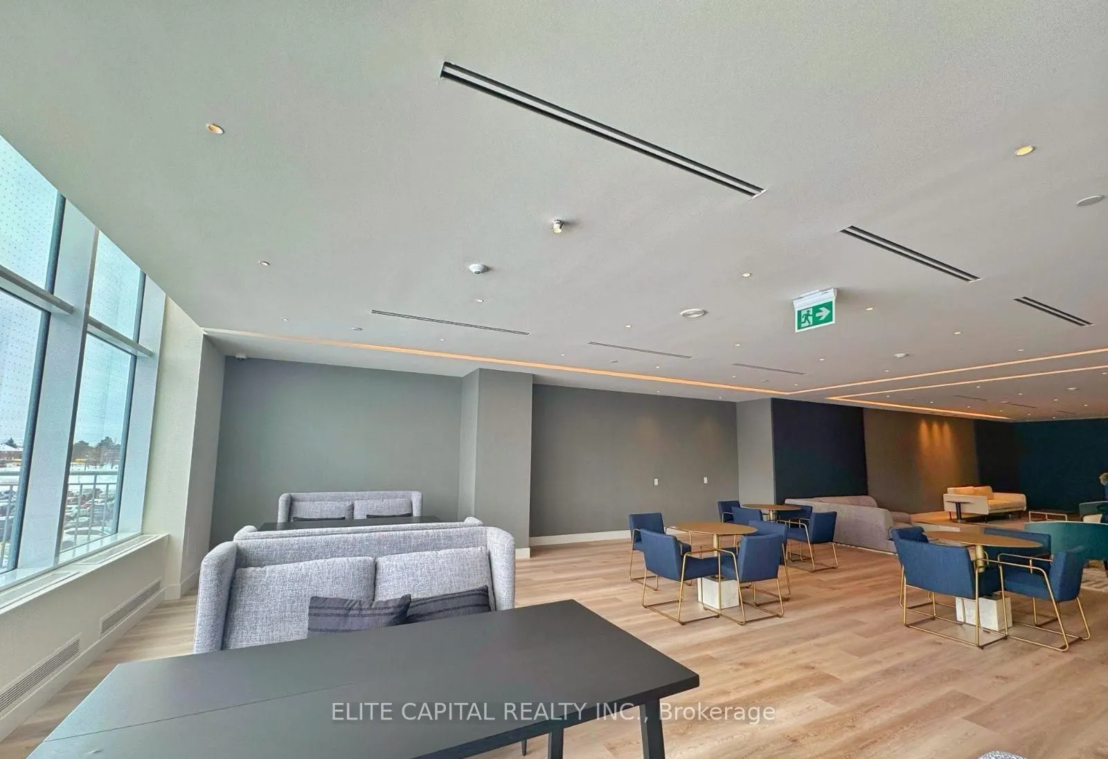 50 Upper Mall Way #428