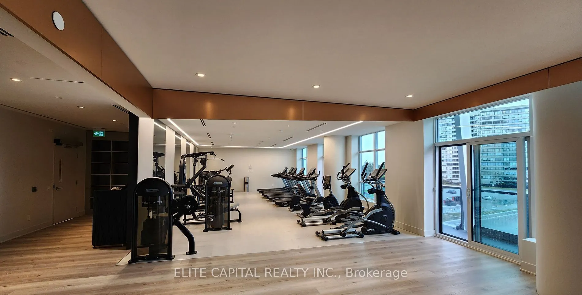 50 Upper Mall Way #428