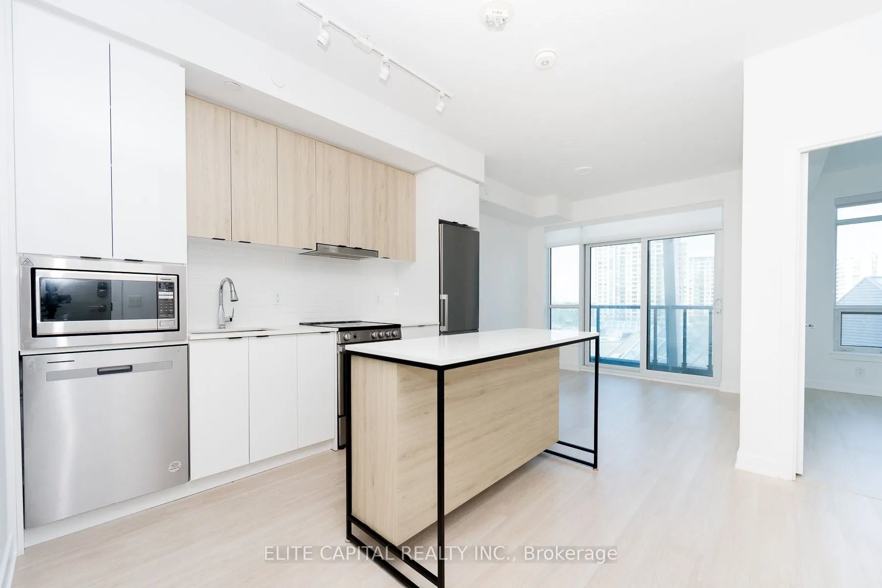 50 Upper Mall Way #428