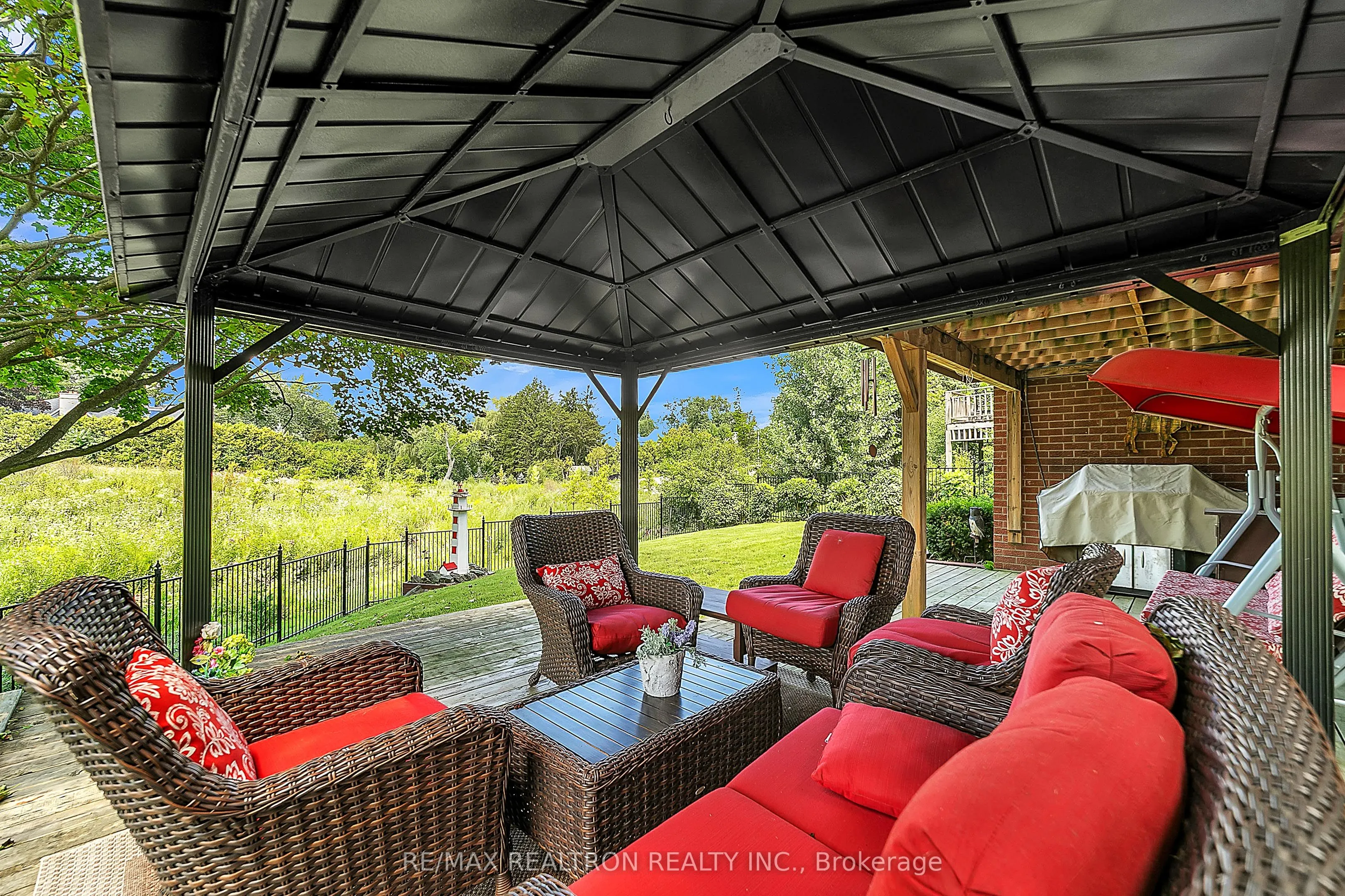 114 Golf Links Drive S