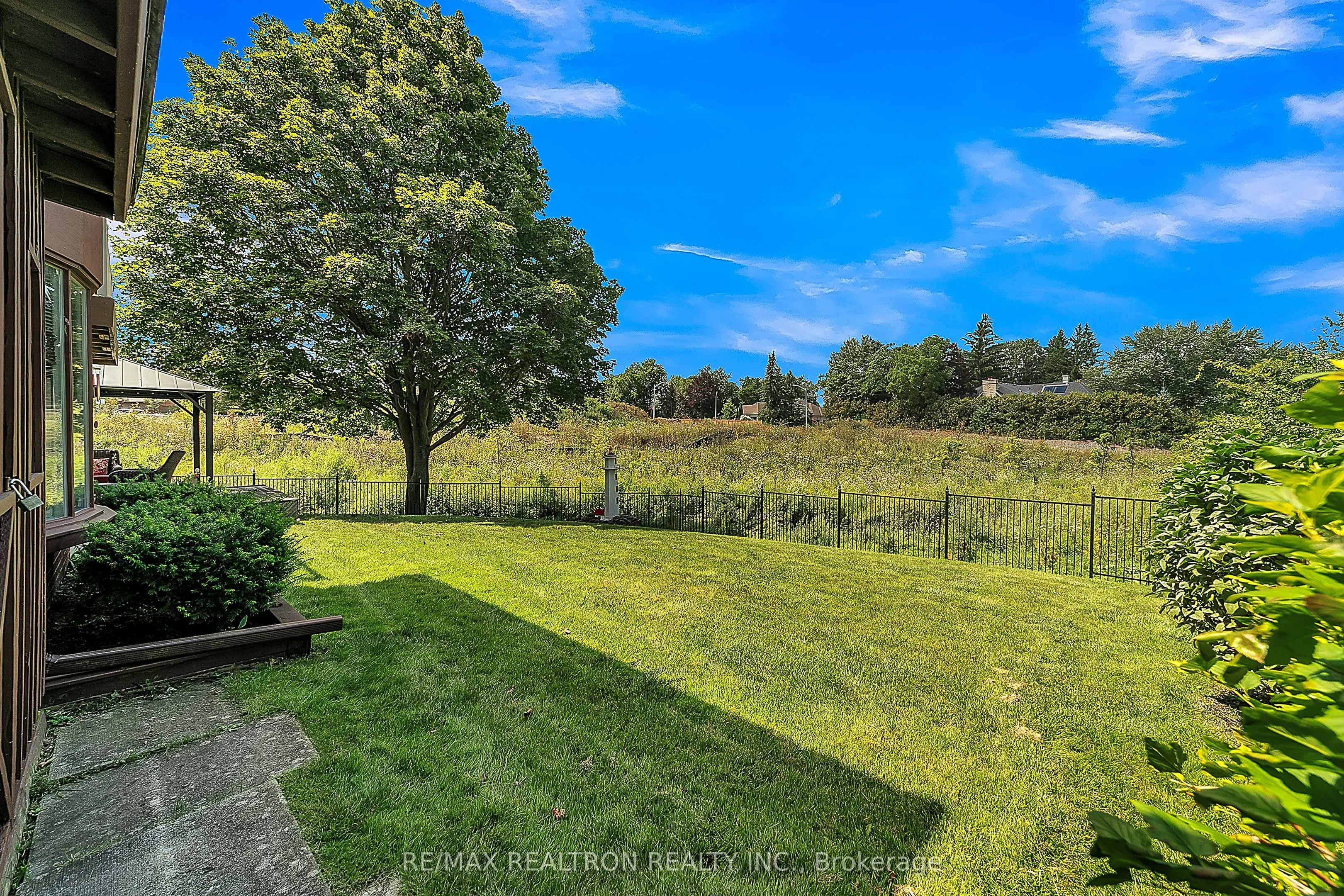 114 Golf Links Drive S