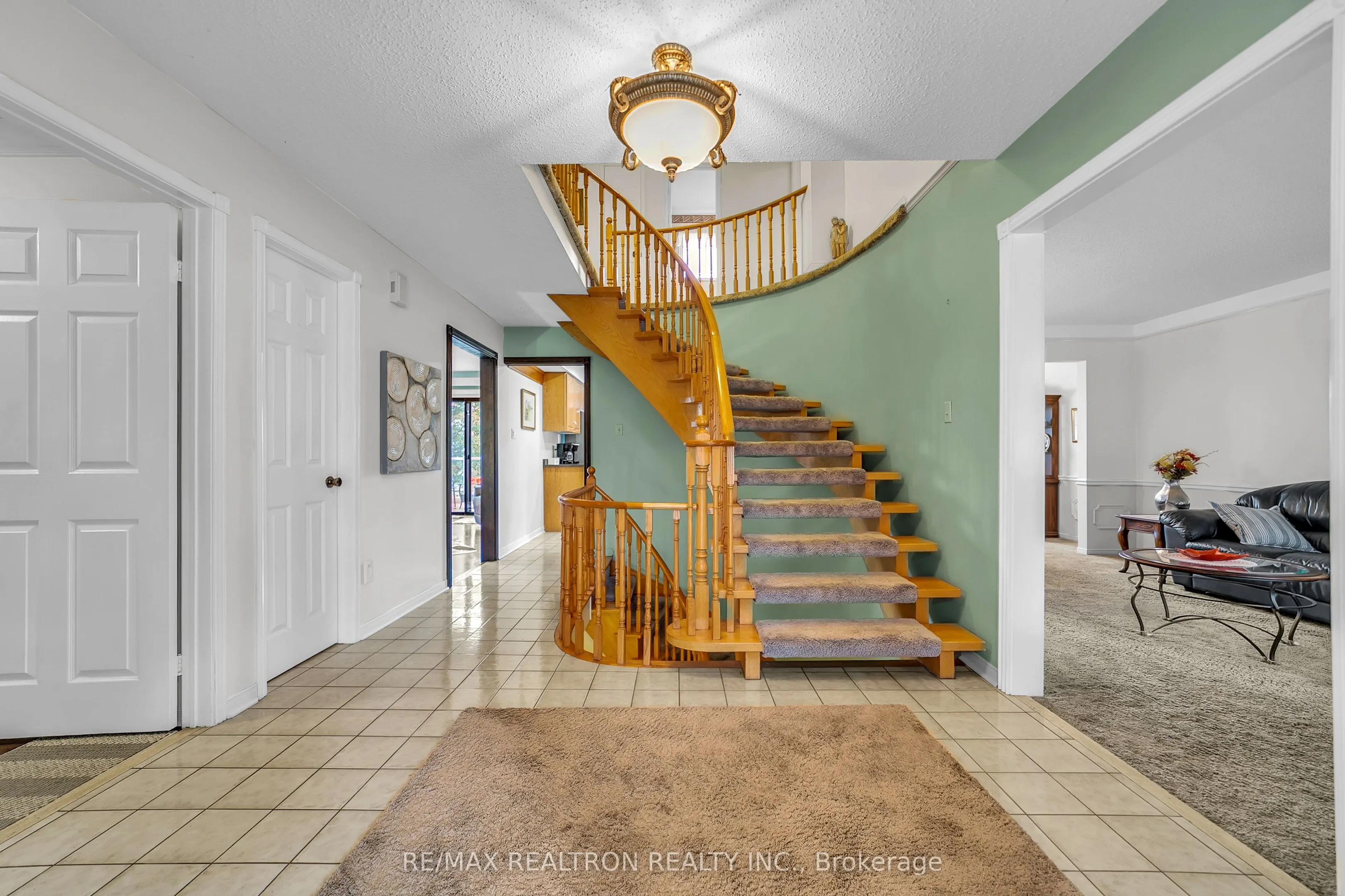 114 Golf Links Drive S