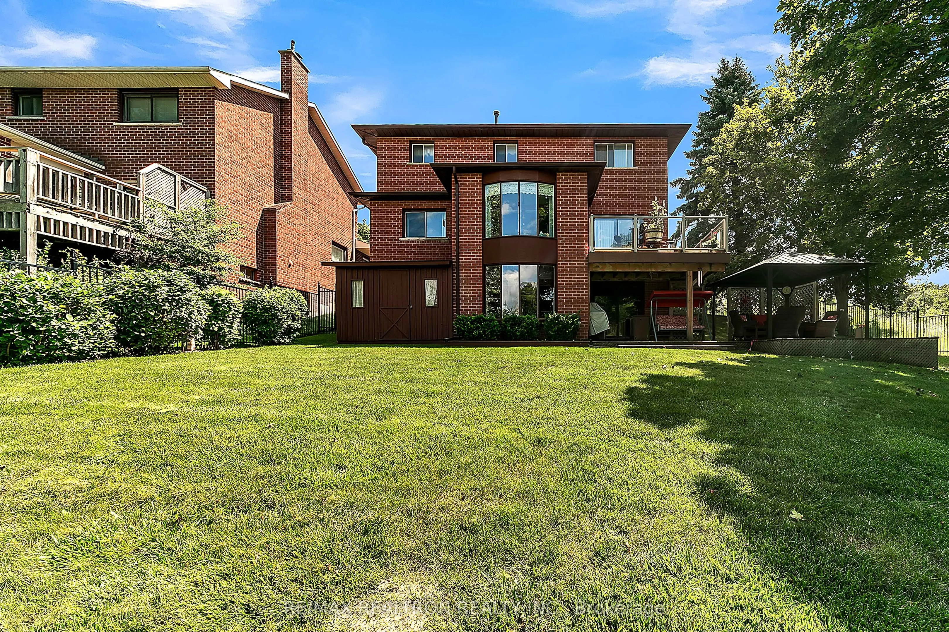 114 Golf Links Drive S
