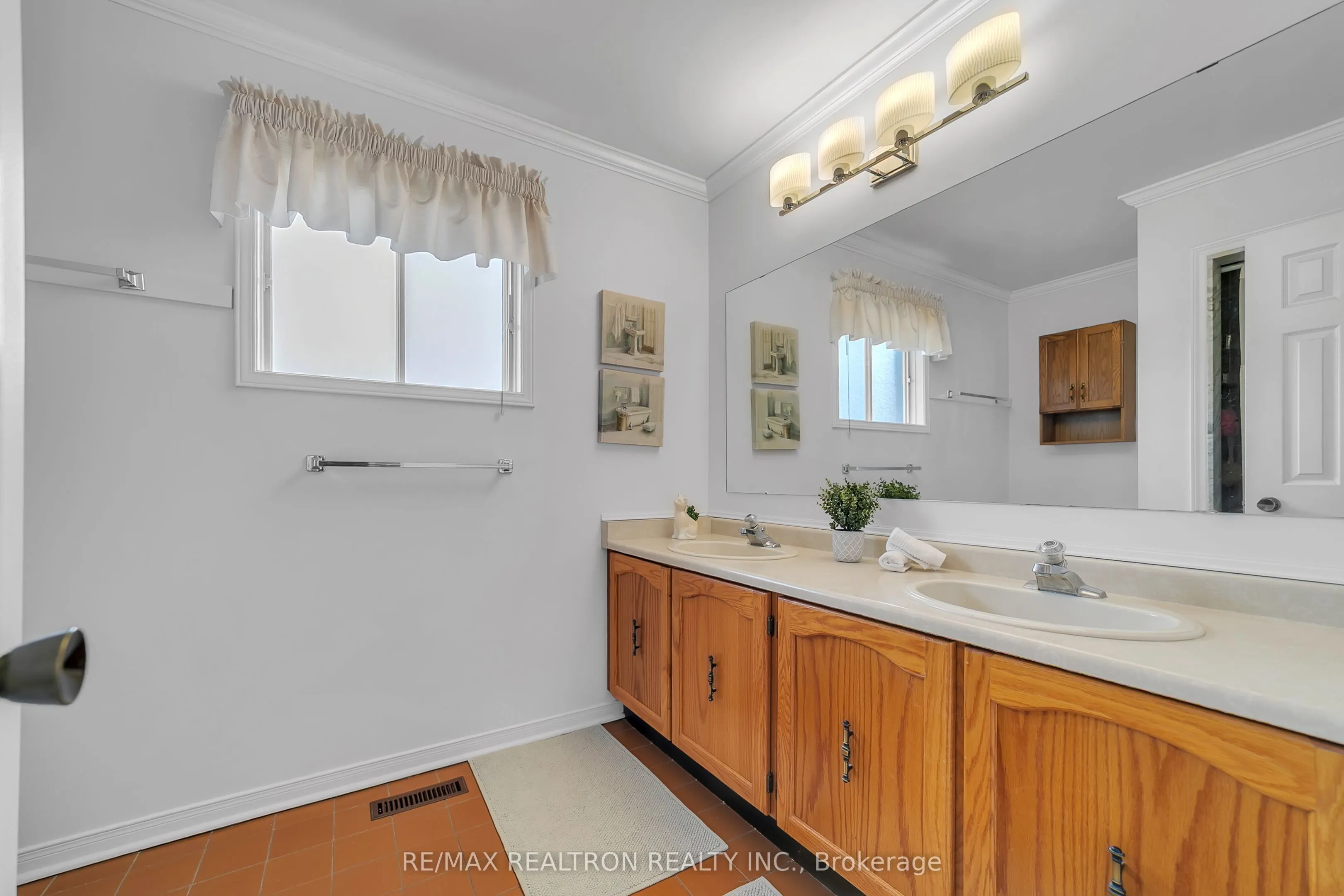 114 Golf Links Drive S