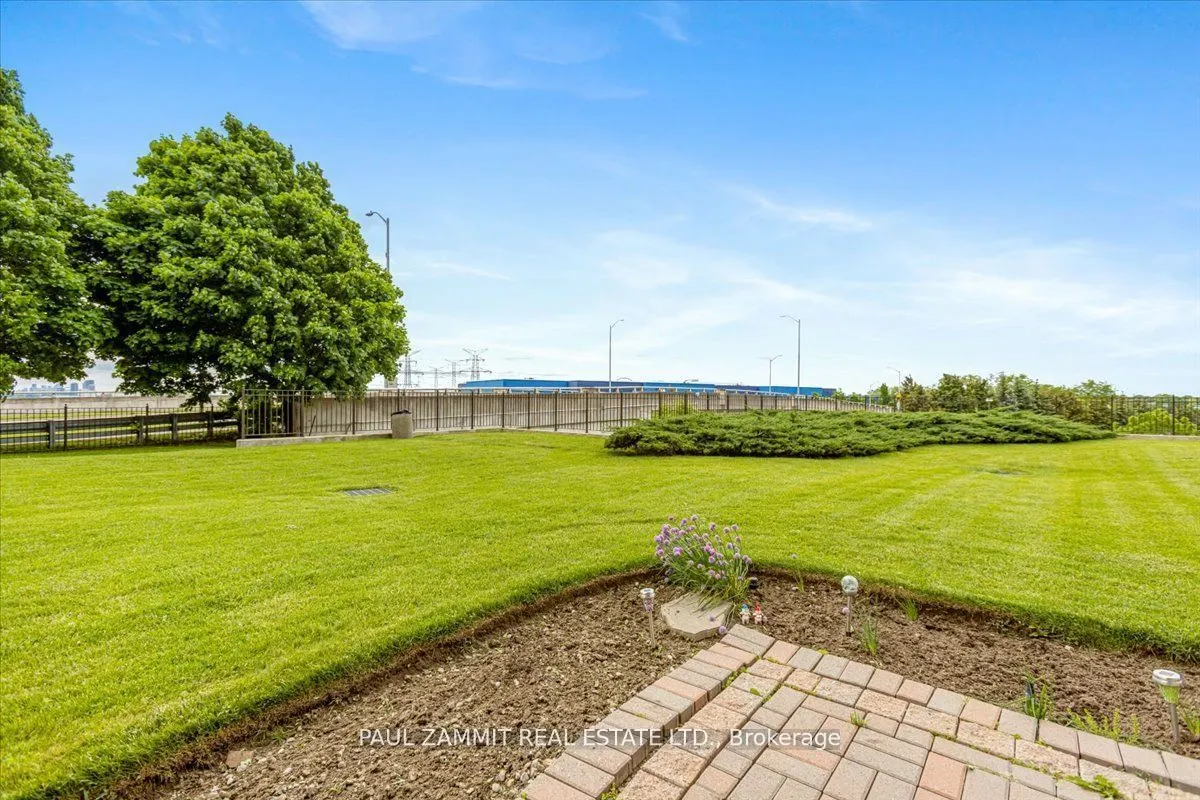 39 Oneida Crescent #306