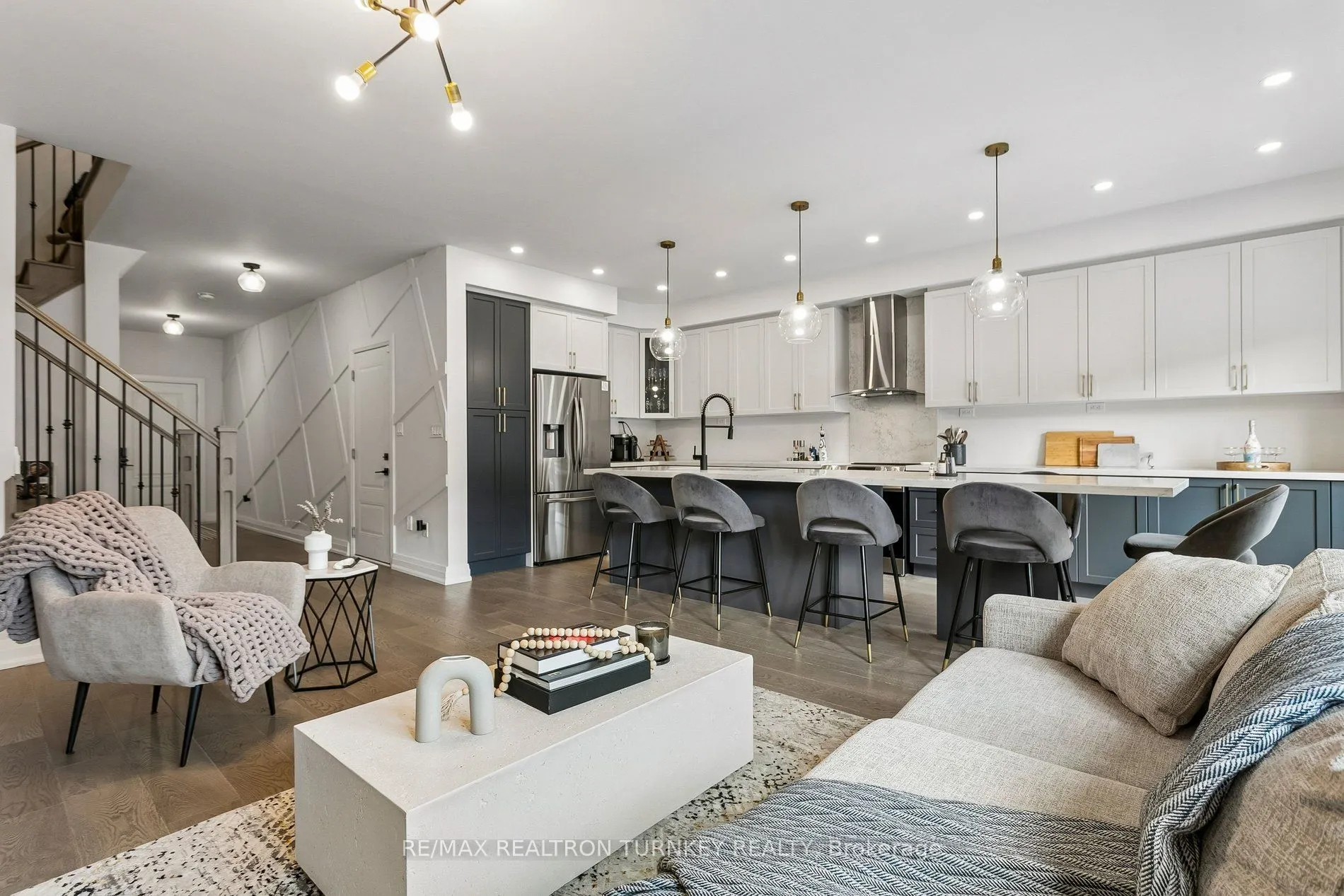 4 Gord Matthews Way