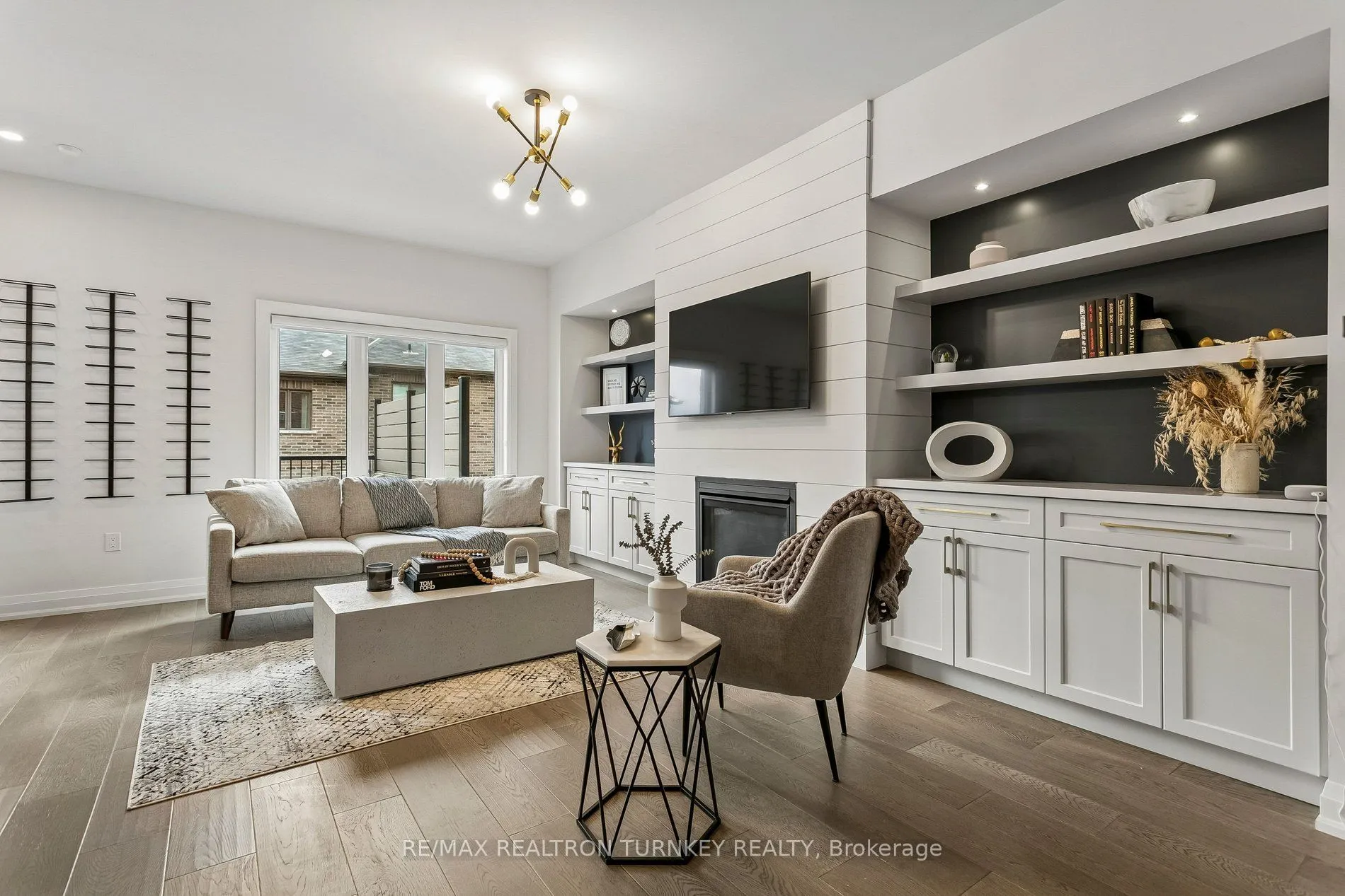 4 Gord Matthews Way