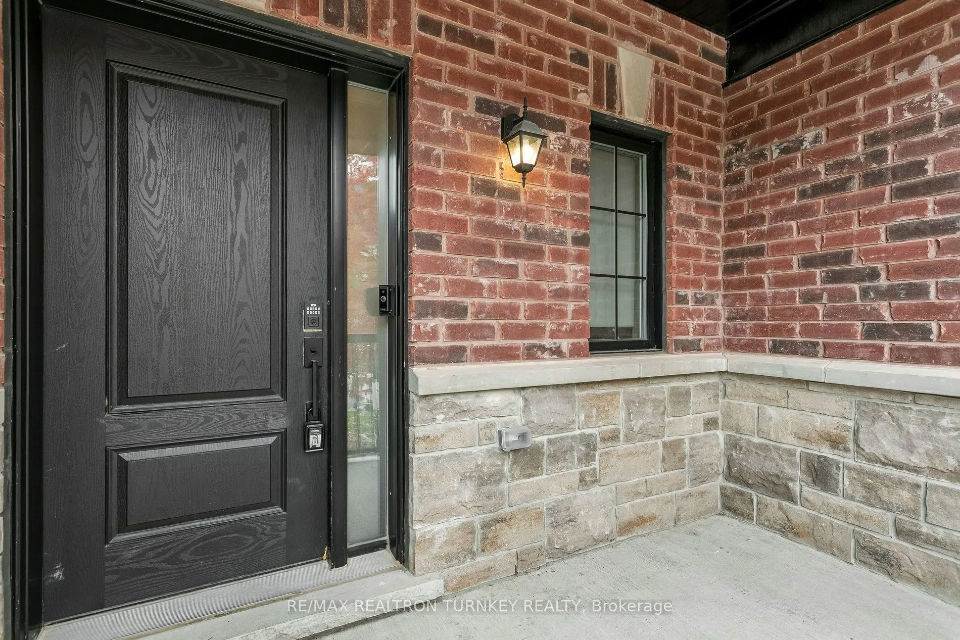 4 Gord Matthews Way