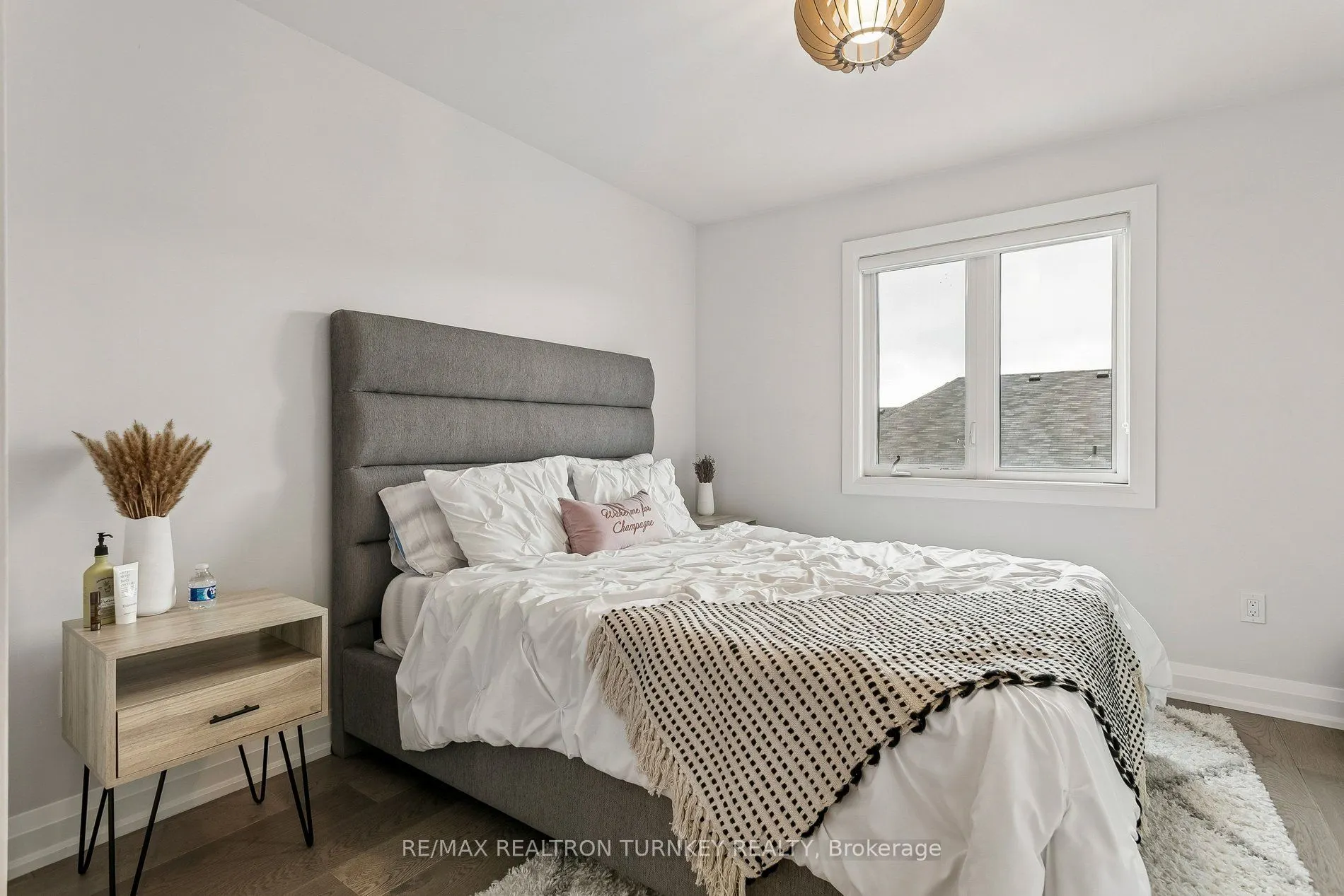 4 Gord Matthews Way