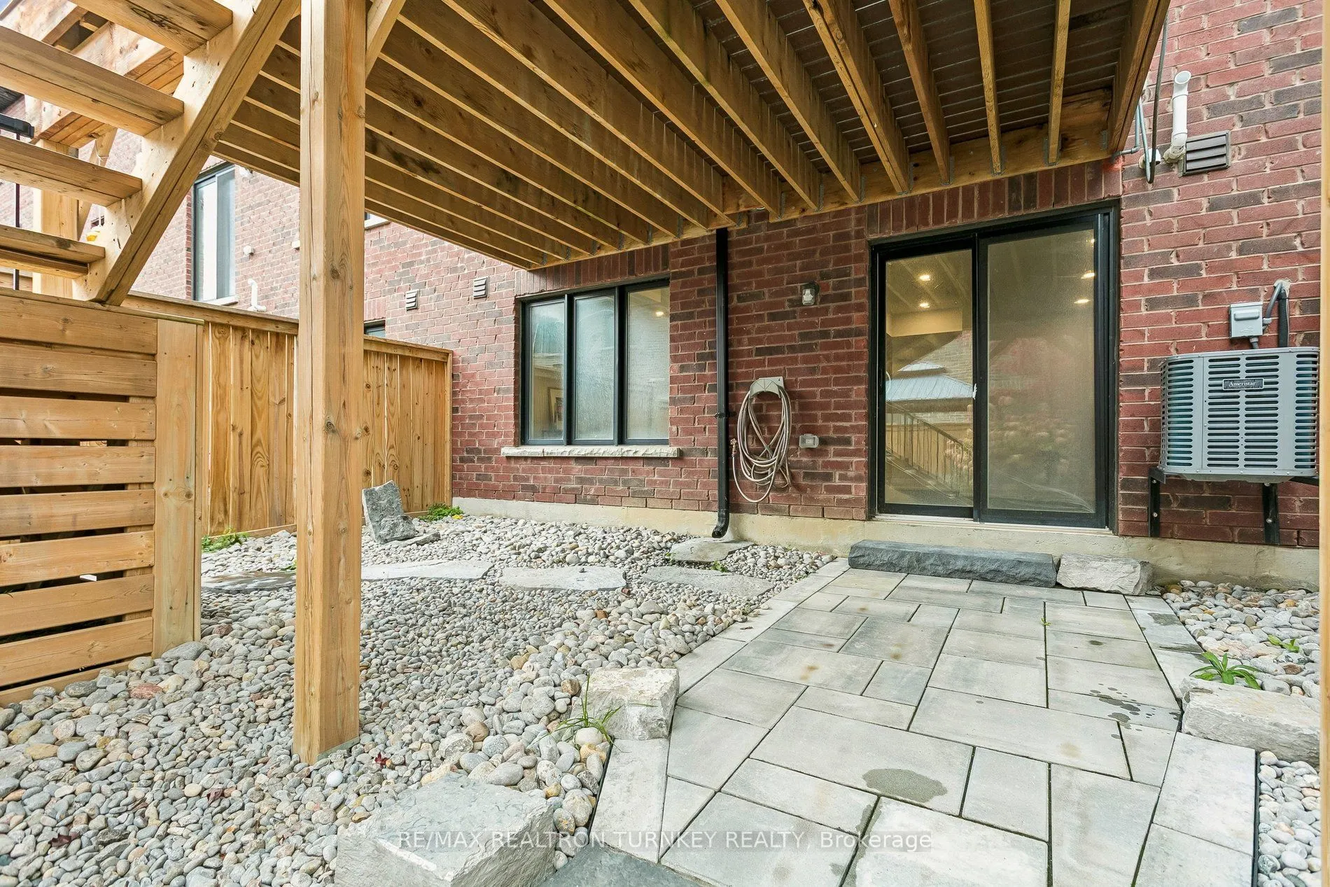 4 Gord Matthews Way