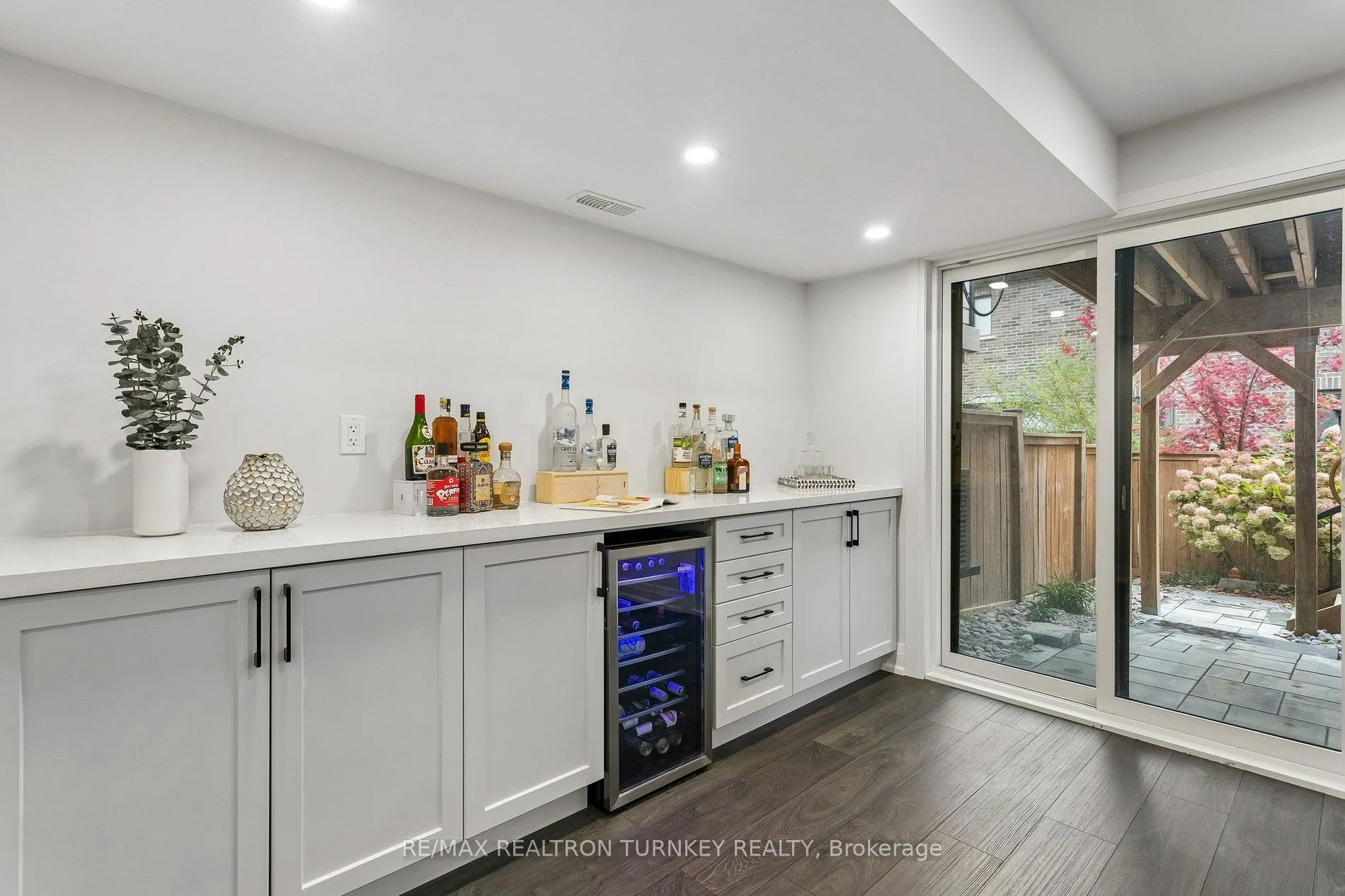 4 Gord Matthews Way