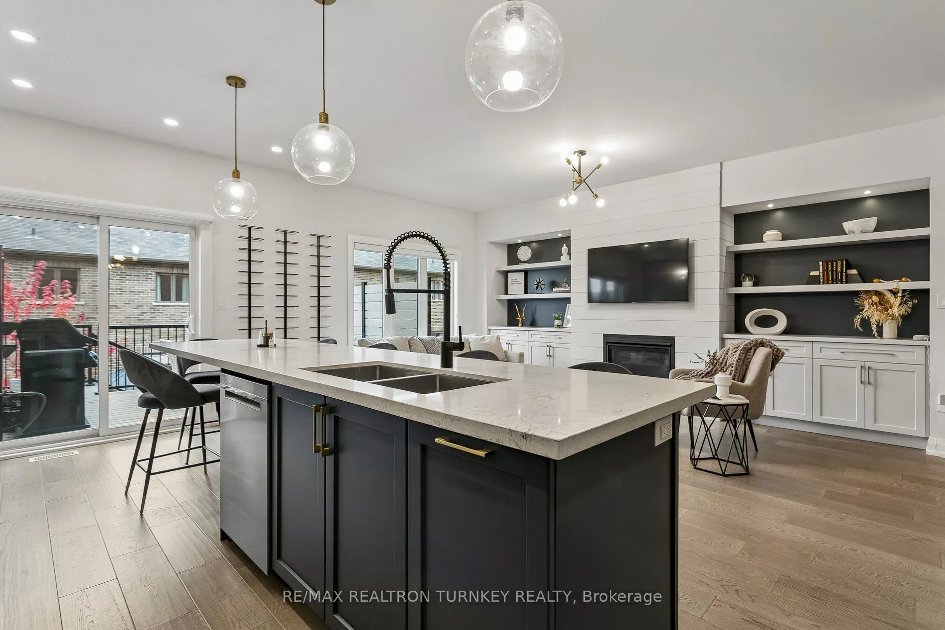 4 Gord Matthews Way