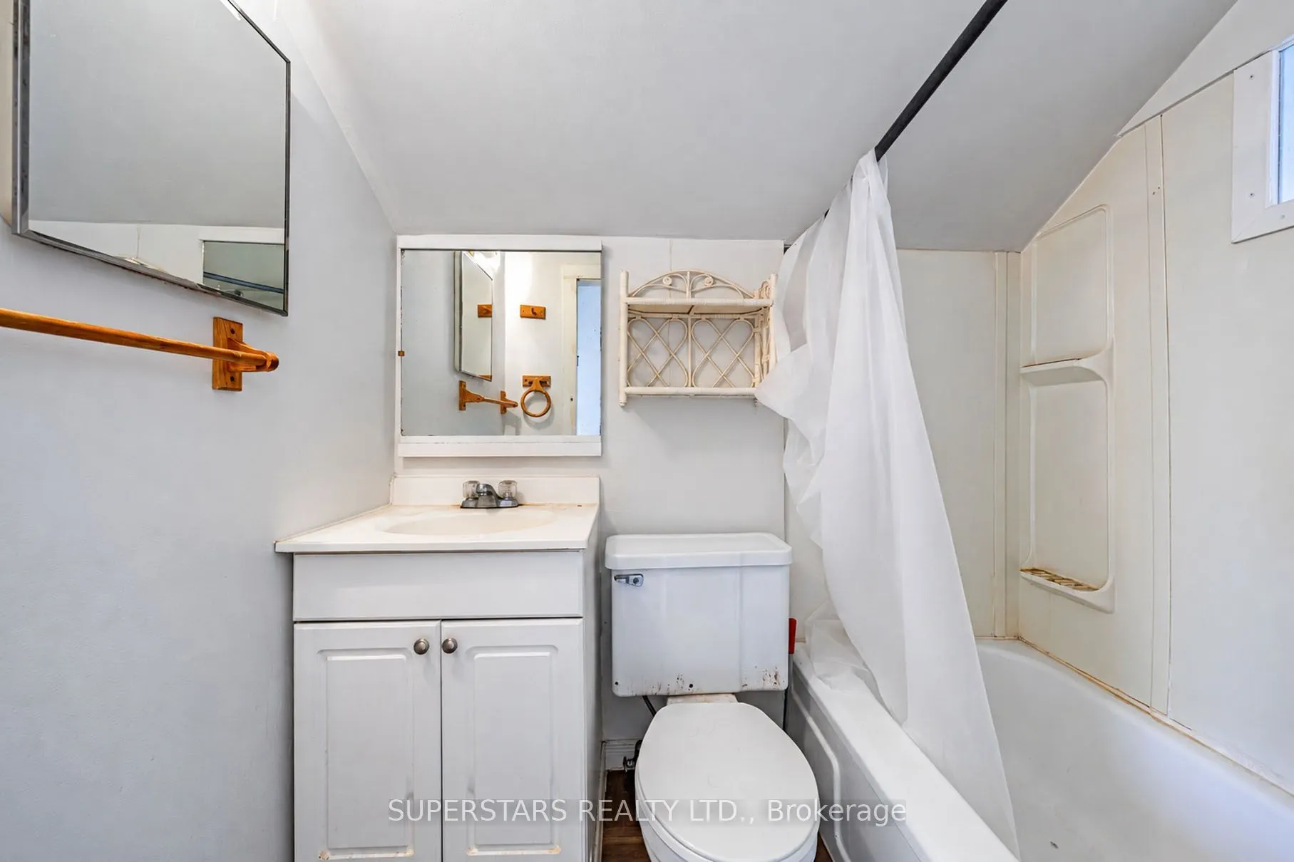 17450 Bathurst Street