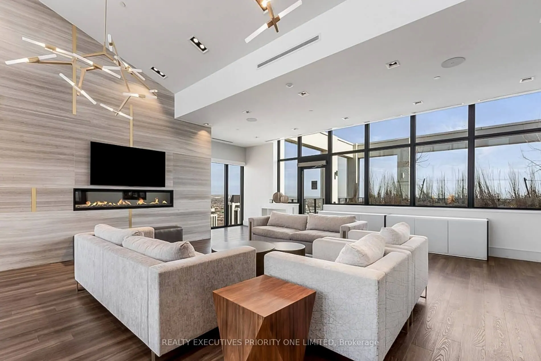 9000 Jane Street #923