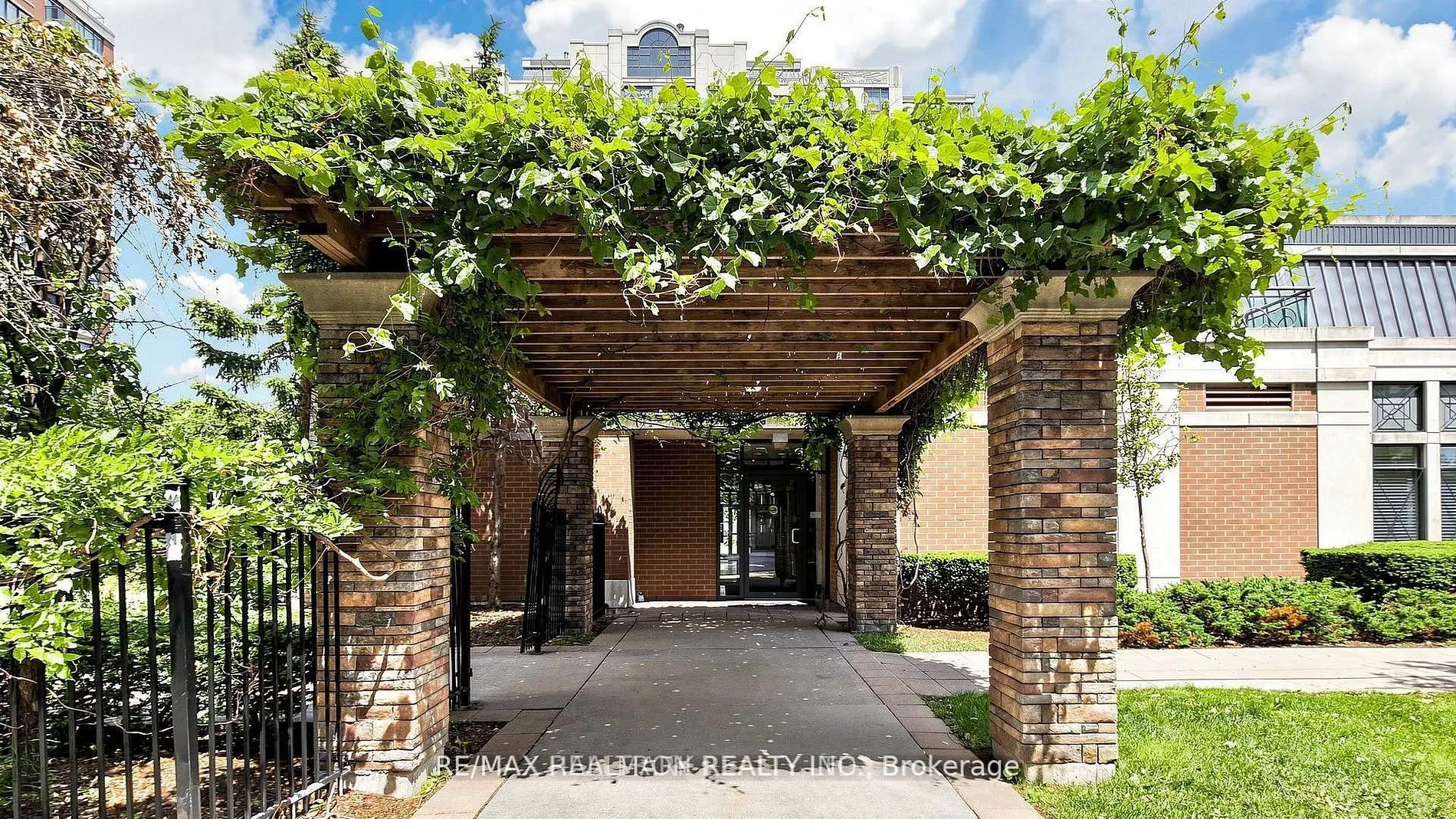310 Red Maple Road #712