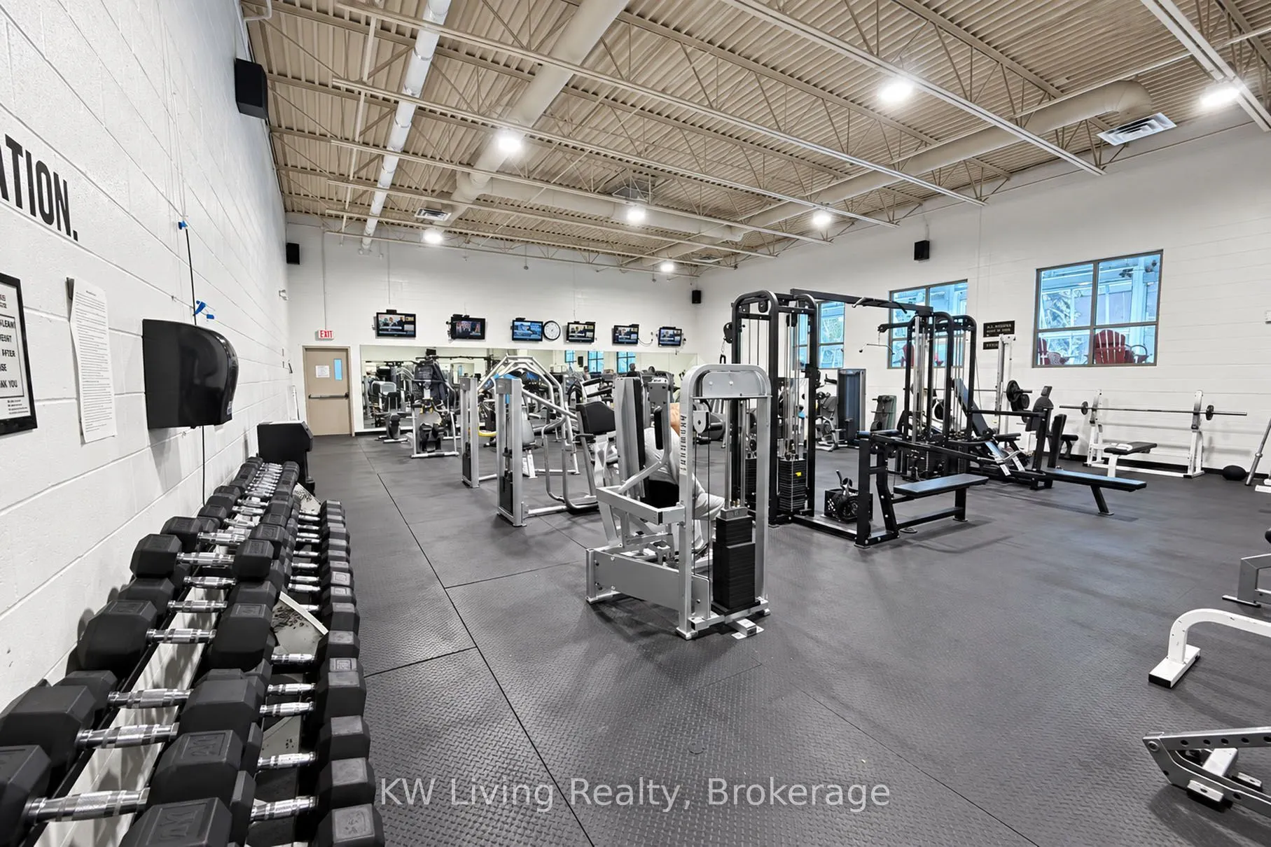9015 Leslie Street #305