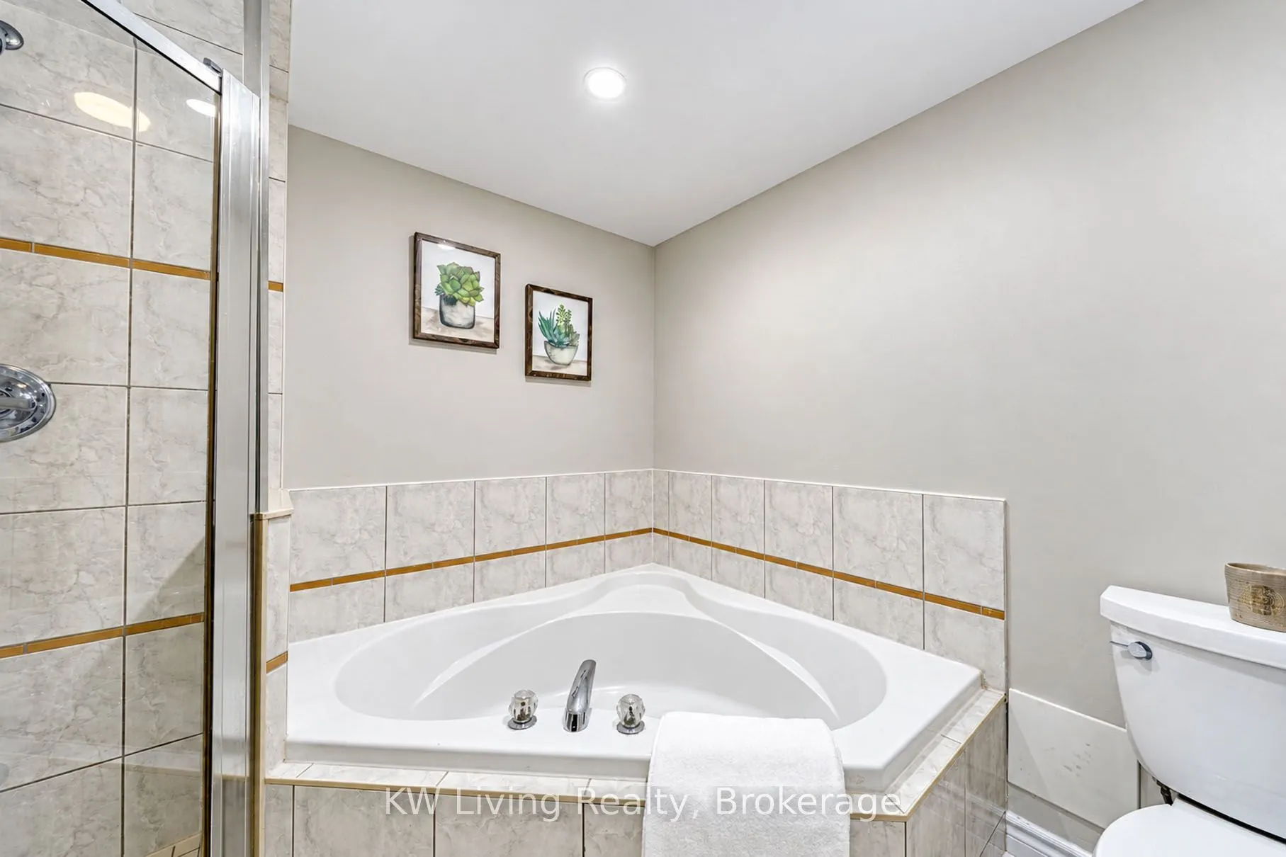 9015 Leslie Street #305