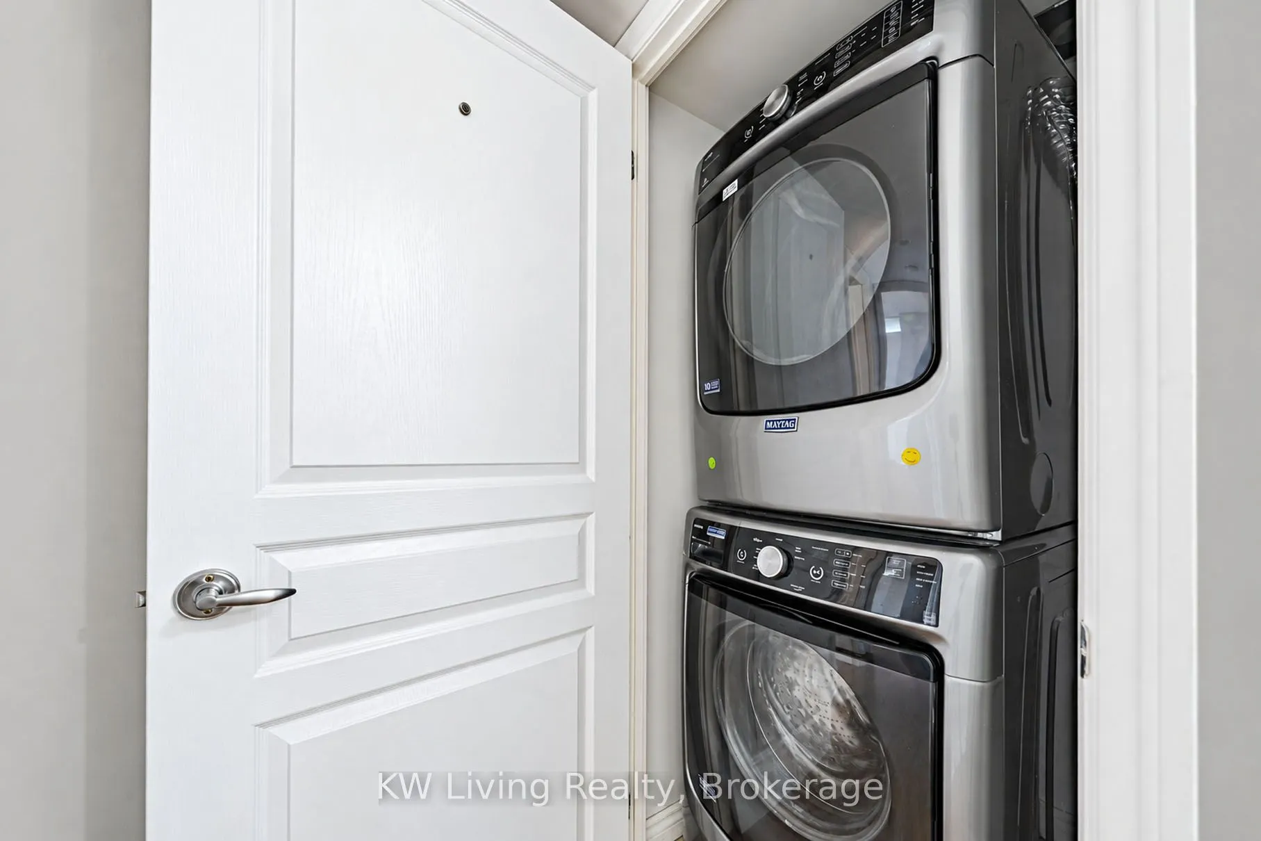 9015 Leslie Street #305