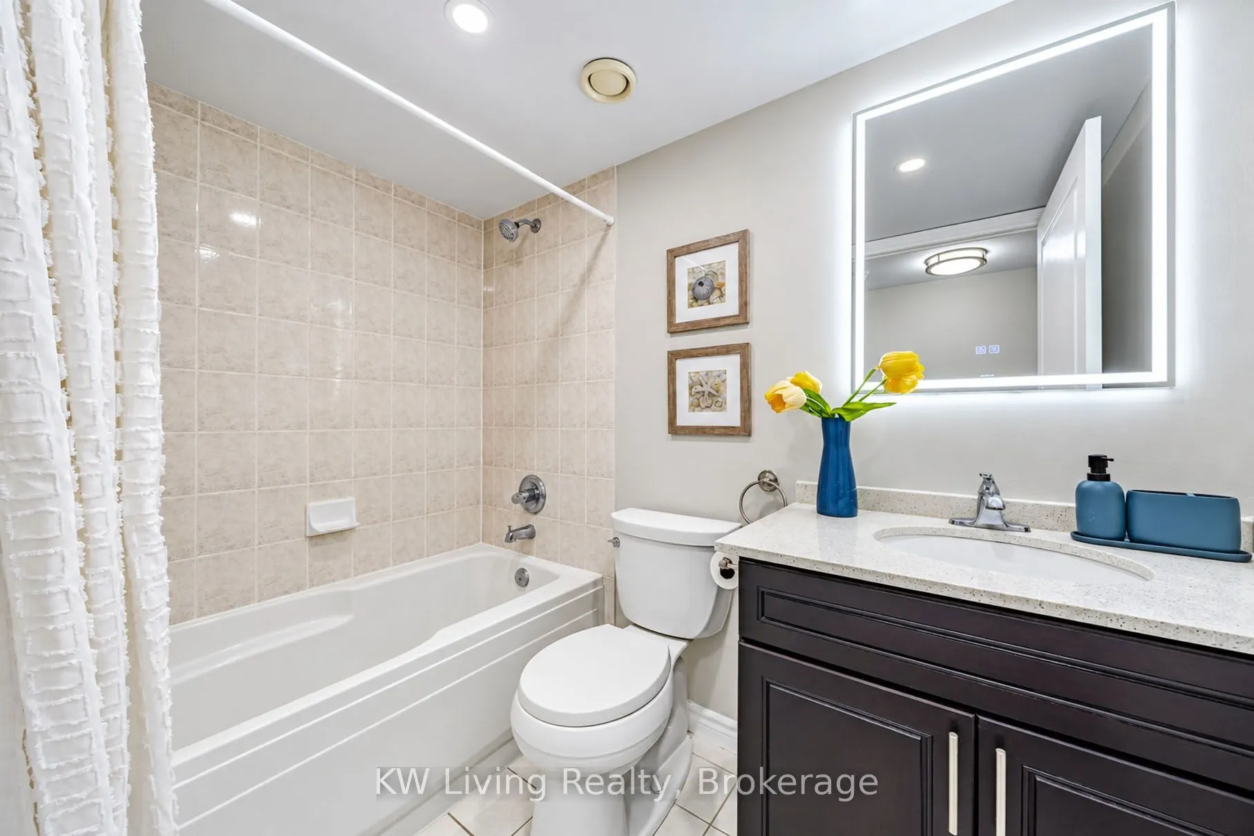 9015 Leslie Street #305