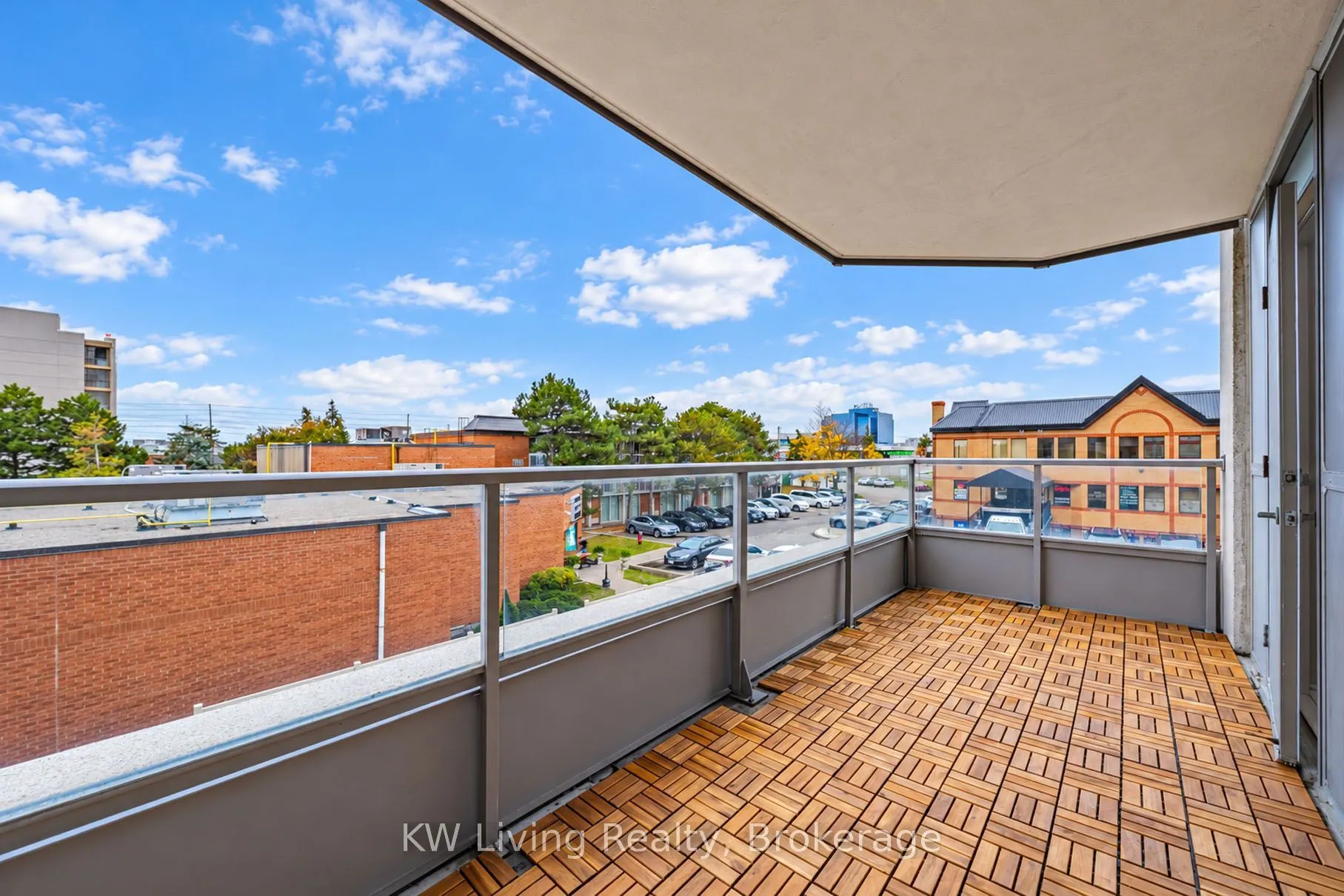 9015 Leslie Street #305