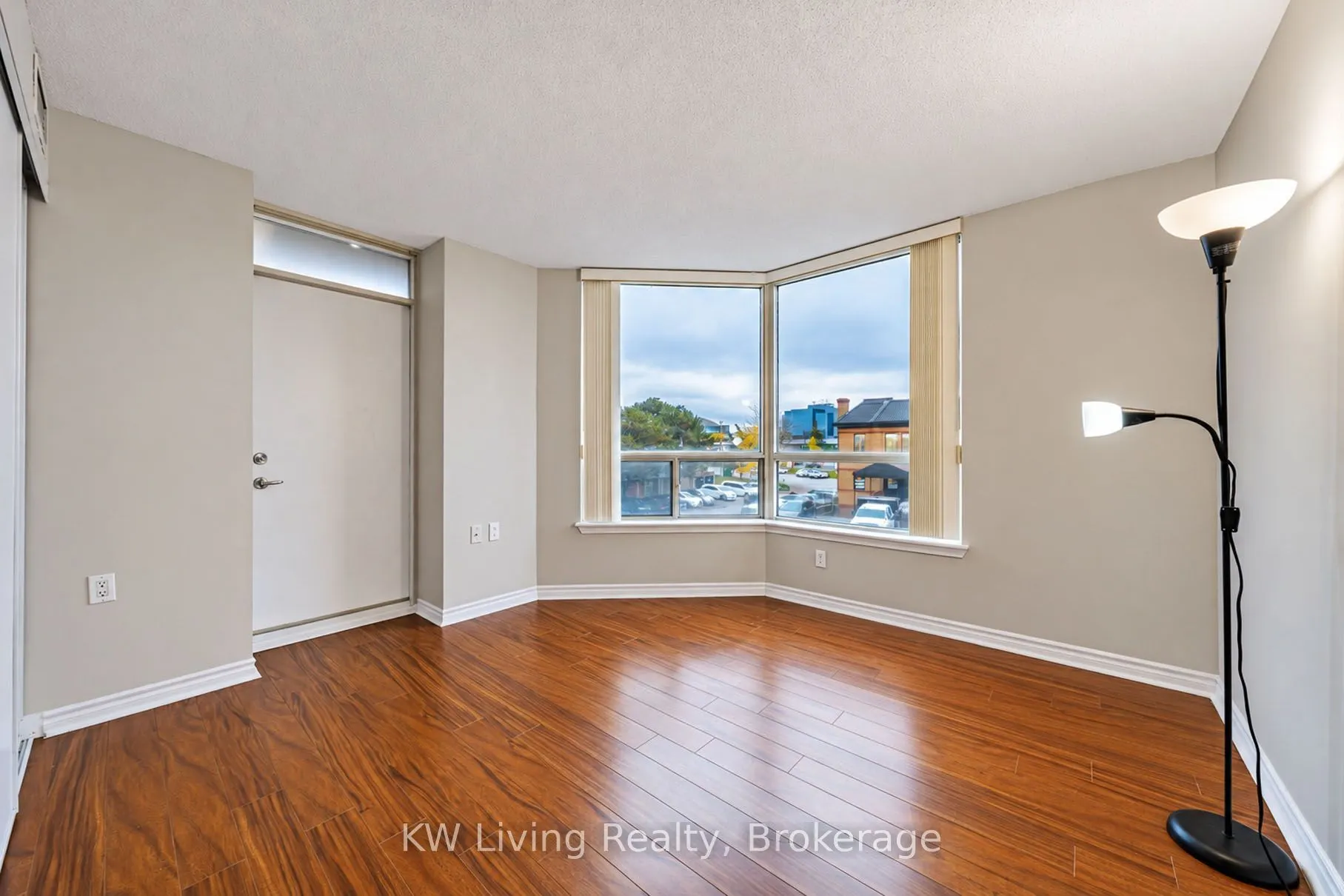 9015 Leslie Street #305