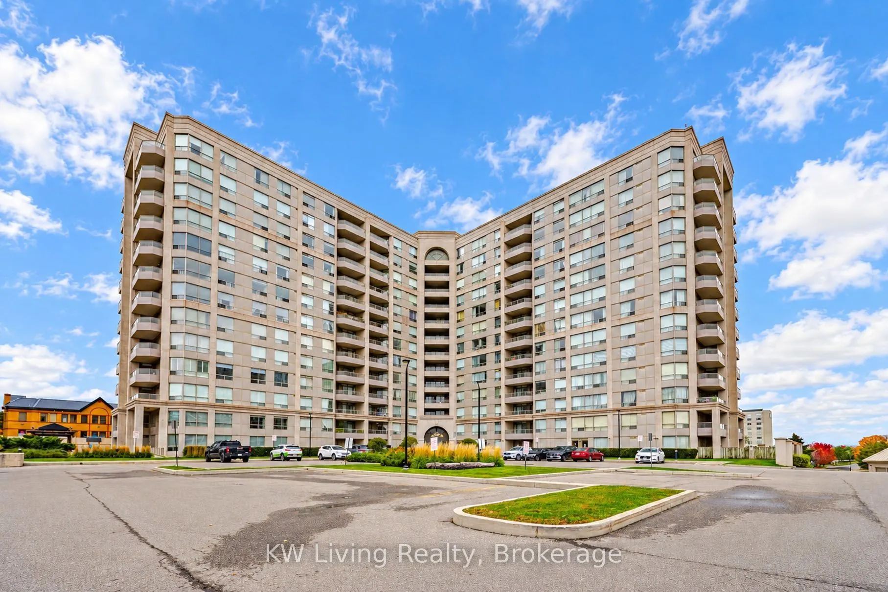 9015 Leslie Street #305